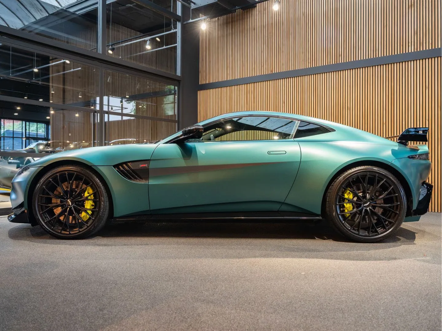 2021 Aston Martin Vantage F1 Edition, 3/30