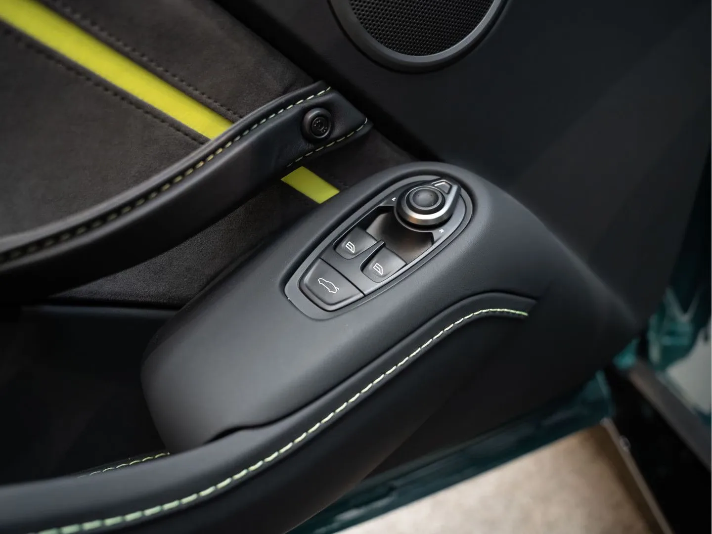 2021 Aston Martin Vantage F1 Edition, 28/30