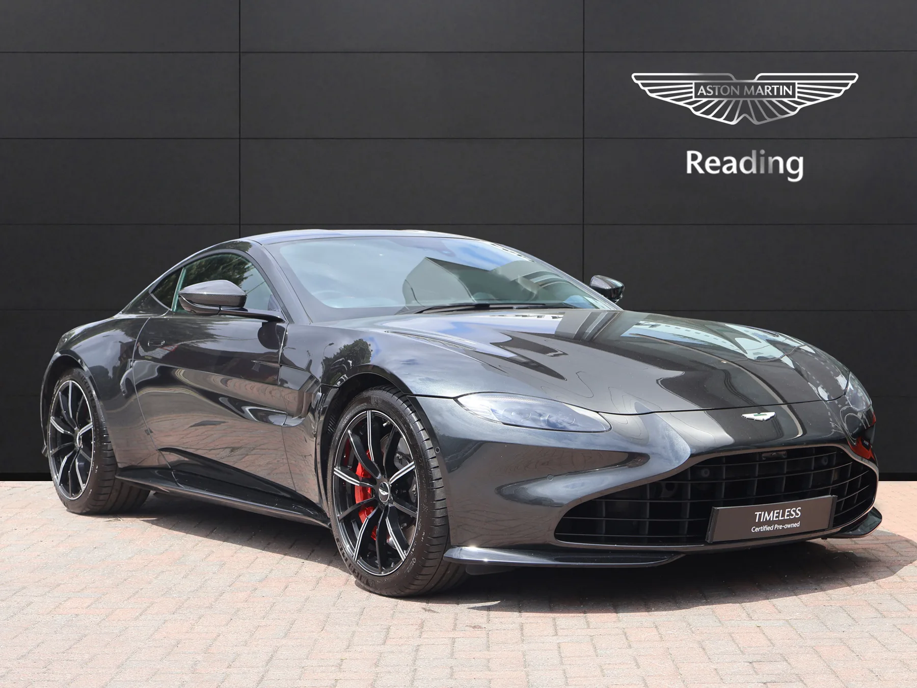 2021 Aston Martin V8 Vantage angeboten von einer Vertragshändlergruppe in Pangbourne, Vereinigtes Königreich, Hauptfoto