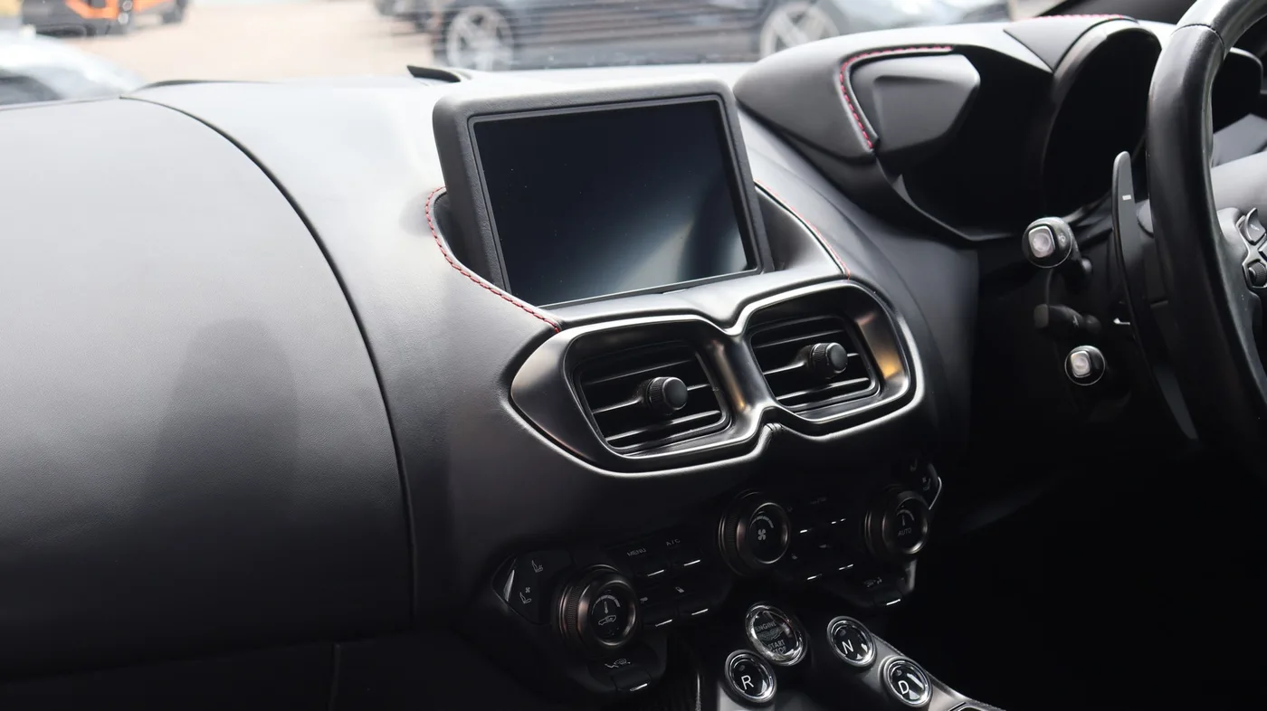 2021 Aston Martin V8 Vantage angeboten von einer Vertragshändlergruppe in Pangbourne, Vereinigtes Königreich, Foto 8 von 25