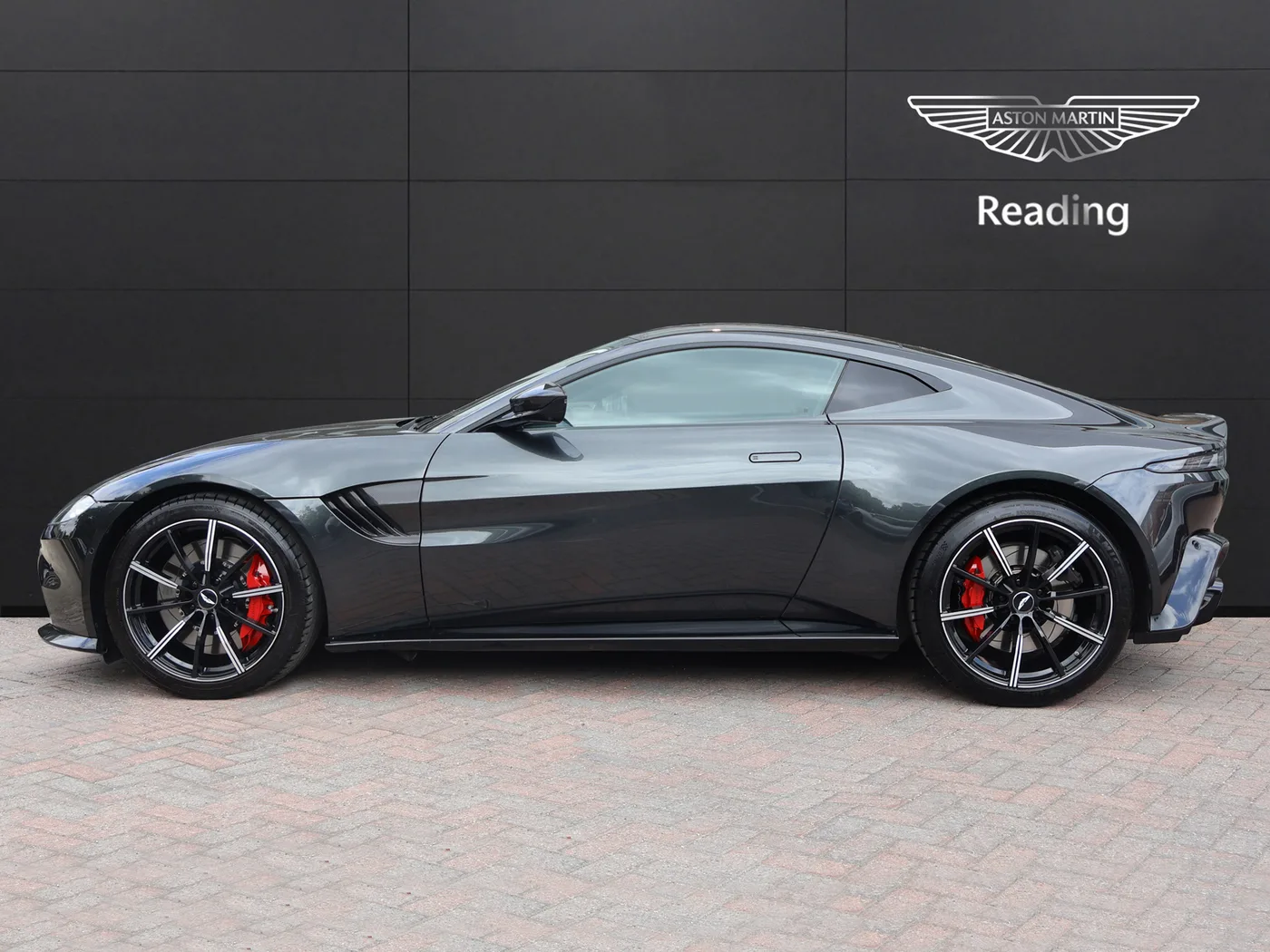 2021 Aston Martin V8 Vantage angeboten von einer Vertragshändlergruppe in Pangbourne, Vereinigtes Königreich, Foto 9 von 25