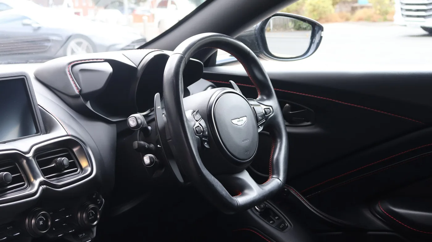 2021 Aston Martin V8 Vantage angeboten von einer Vertragshändlergruppe in Pangbourne, Vereinigtes Königreich, Foto 11 von 25
