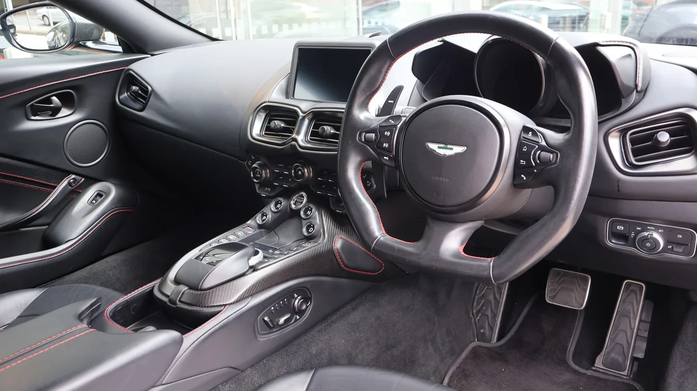 2021 Aston Martin V8 Vantage angeboten von einer Vertragshändlergruppe in Pangbourne, Vereinigtes Königreich, Foto 18 von 25