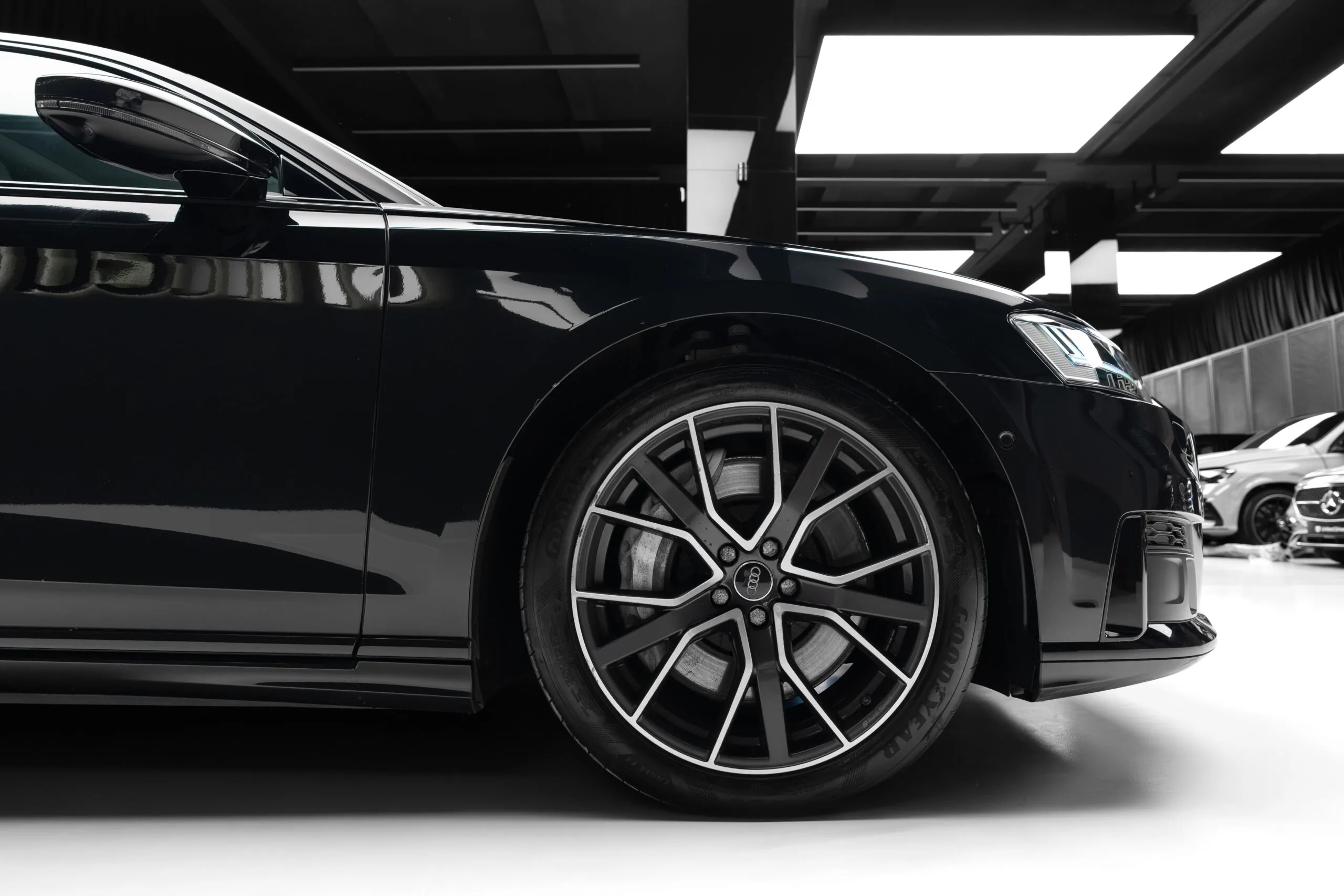 2021 Audi A8 60 TFSI quattro, 2/30