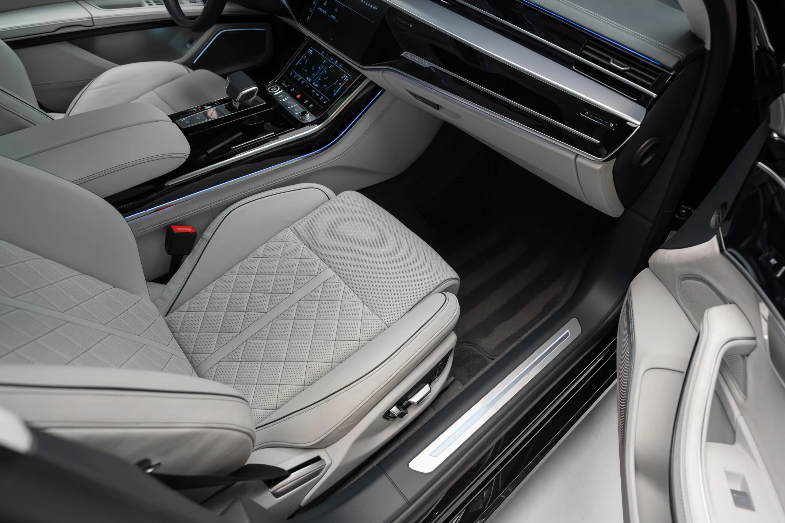 2021 Audi A8 60 TFSI quattro, 6/30