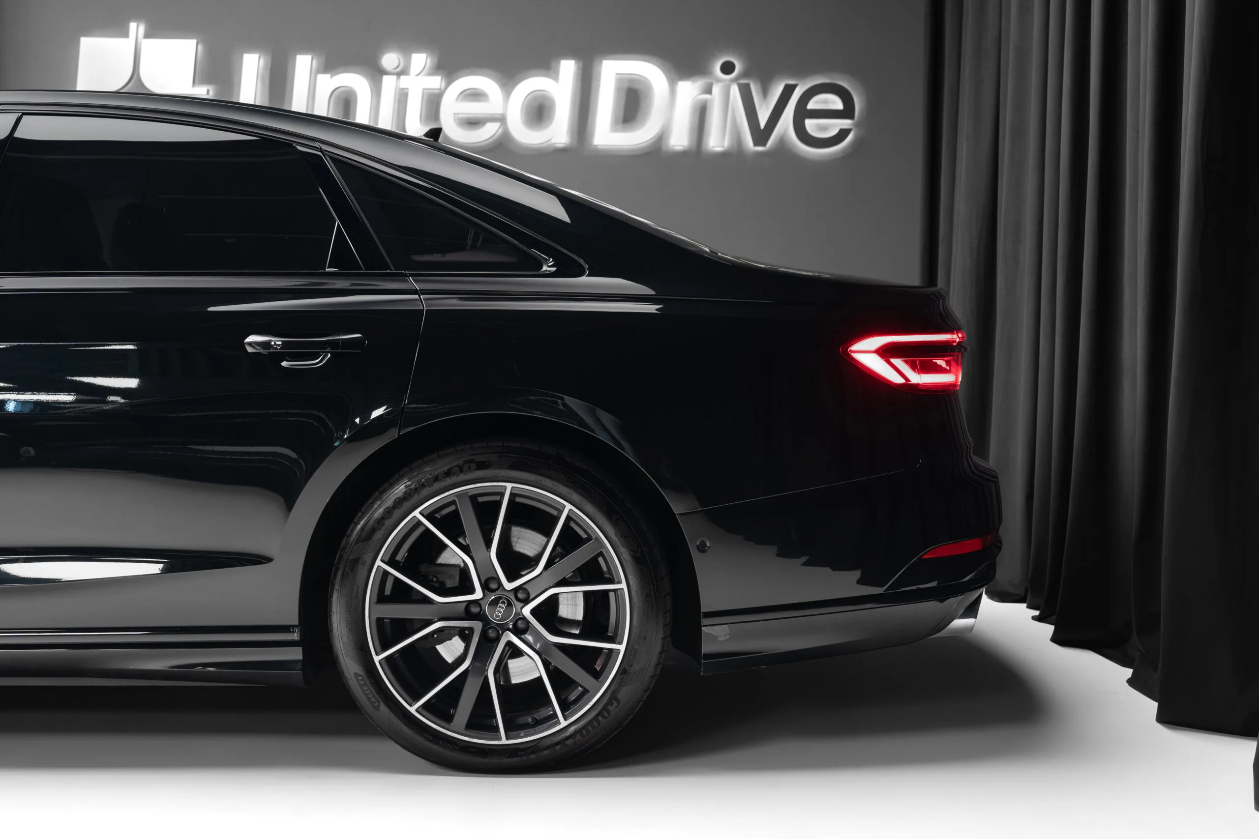 2021 Audi A8 60 TFSI quattro, 24/30