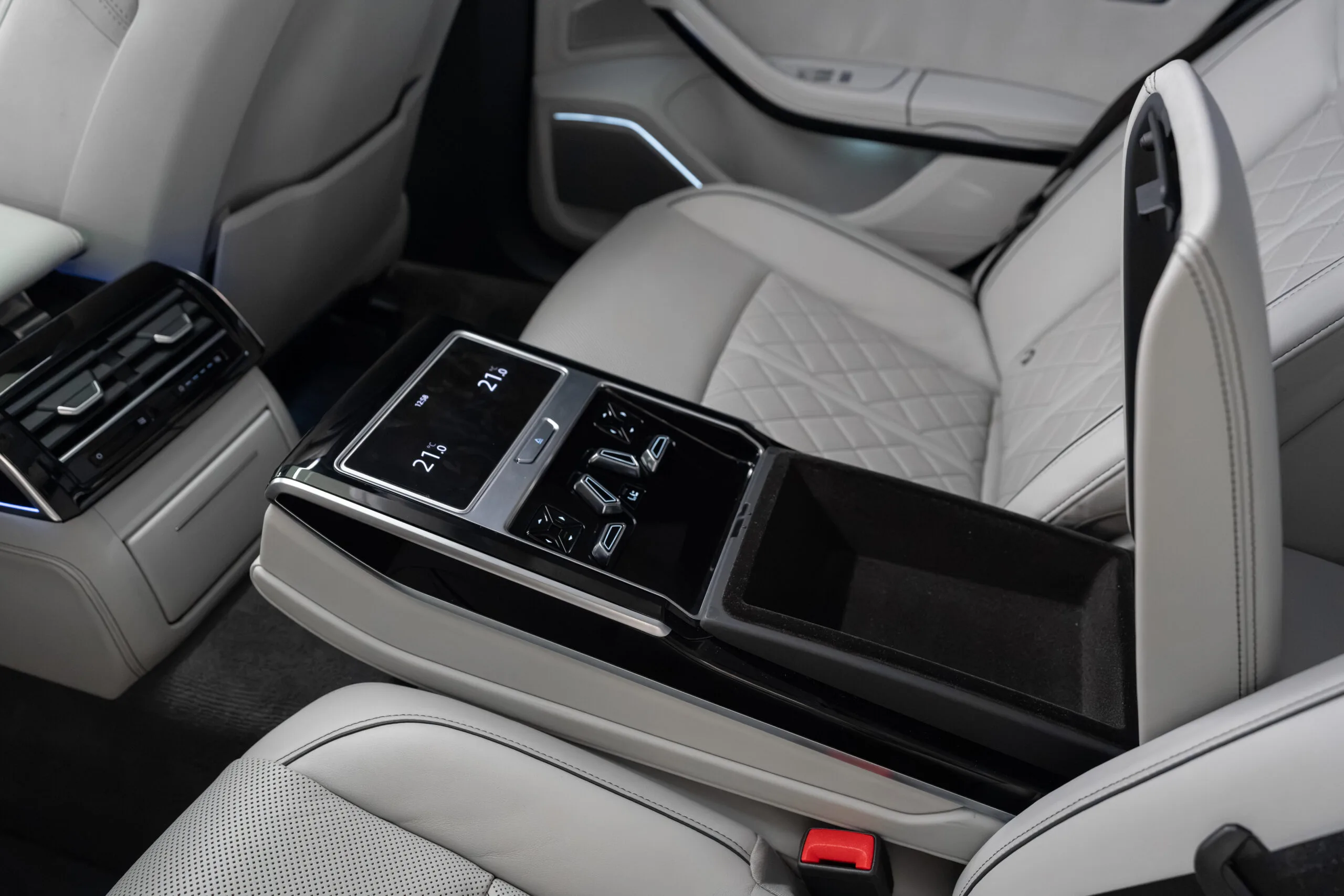 2021 Audi A8 60 TFSI quattro, 27/30