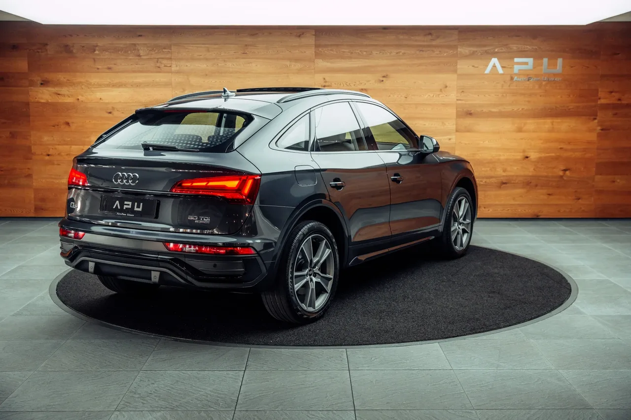 2021 Audi Q5 Sportback proposée par un concessionnaire spécialisé à Uznach, Suisse, photo principale