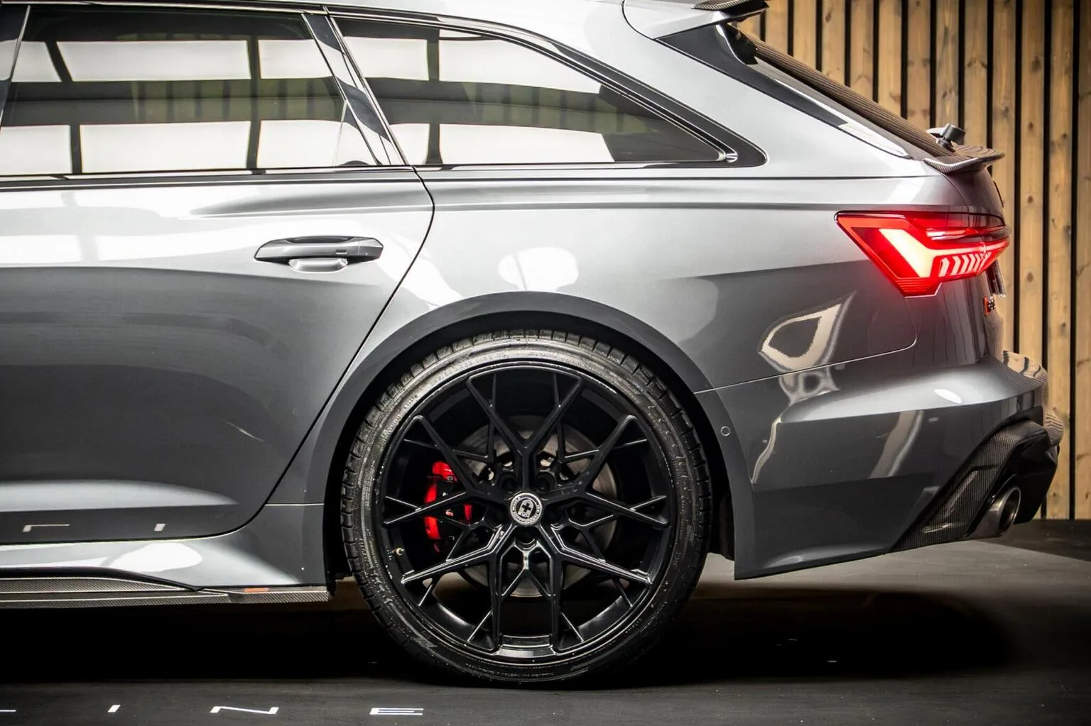 2021 Audi RS6 Avant Carbon Black, 17/30