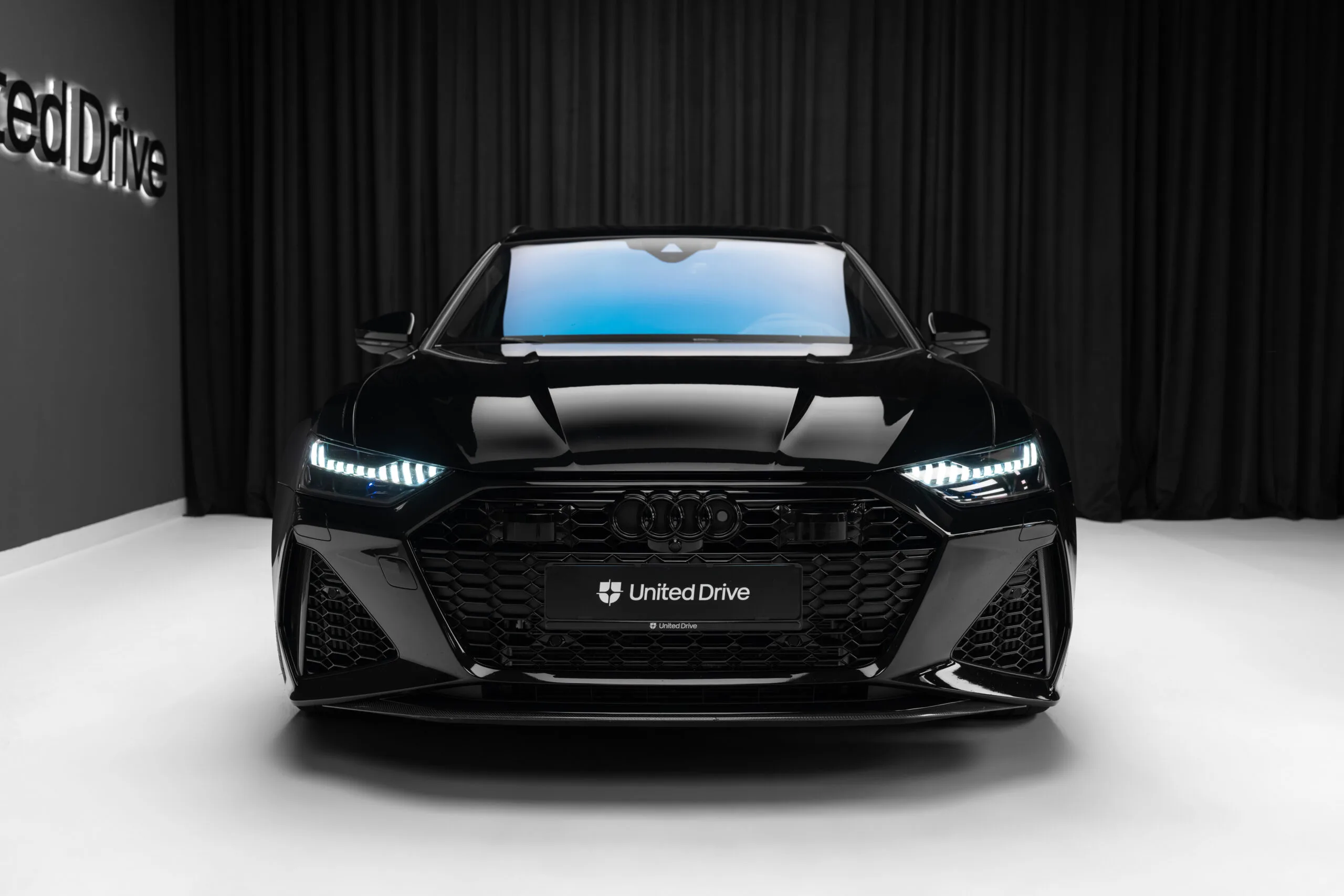 2021 Audi RS6 Avant, 2/30