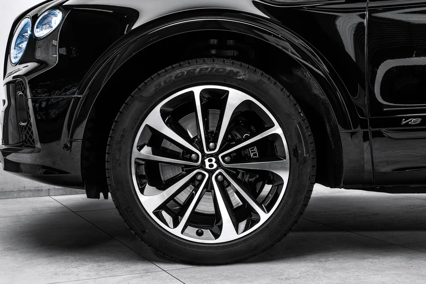 2021 Bentley Bentayga angeboten von einem Fachhändler in Ostrava, Tschechien, Foto 2 von 15