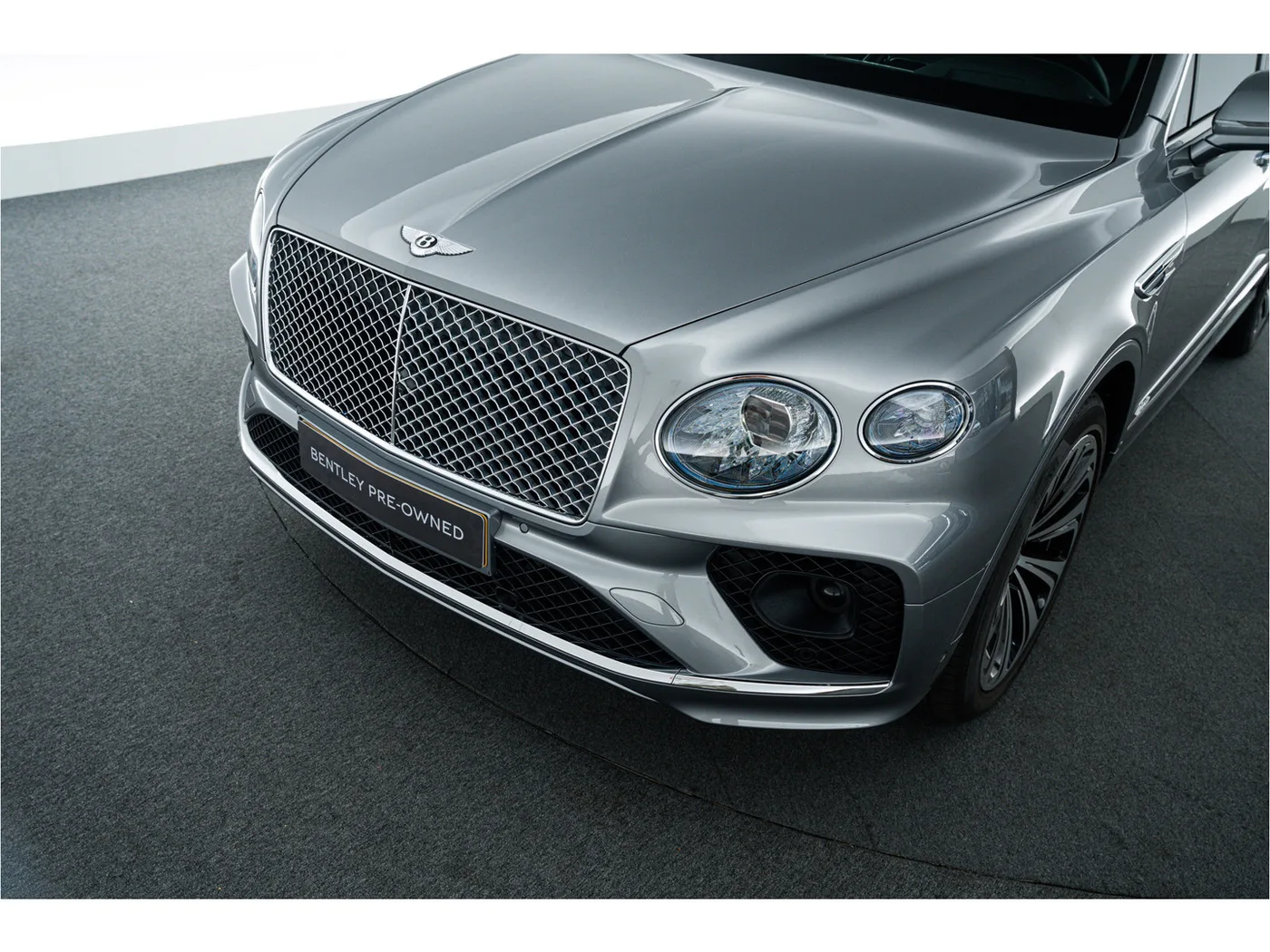 2021 Bentley Bentayga Hybrid angeboten von einem offiziellen Bentley-Vertragshändler in Rotterdam, Niederlande, Foto 10 von 15
