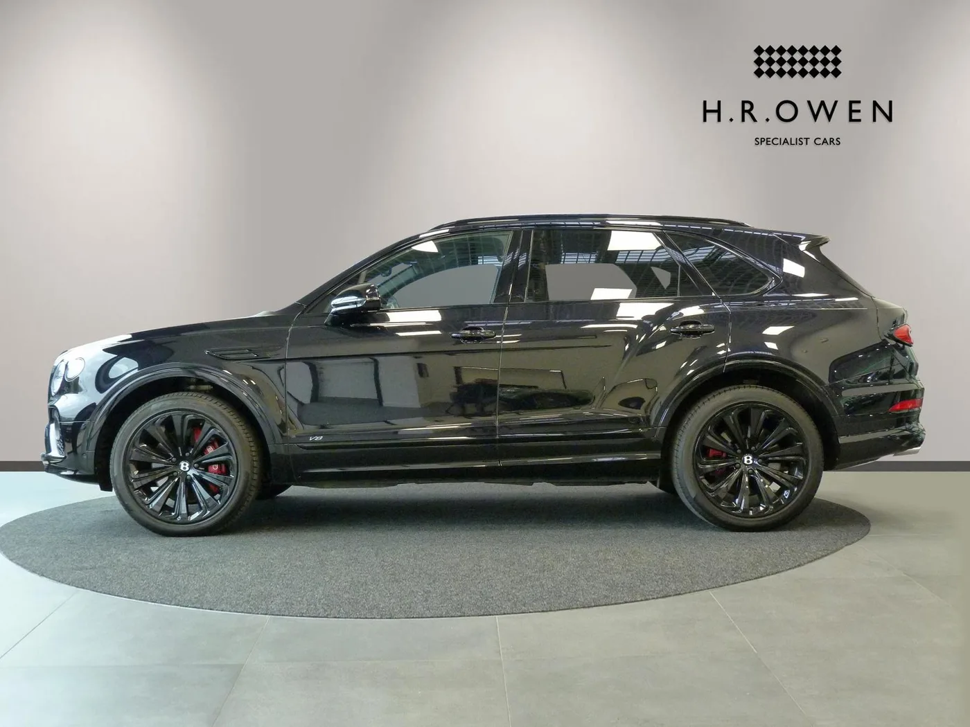 2021 Bentley Bentayga Hybrid offered by a franchised dealer group in Cheltenham, United Kingdom, photo 6 of 25