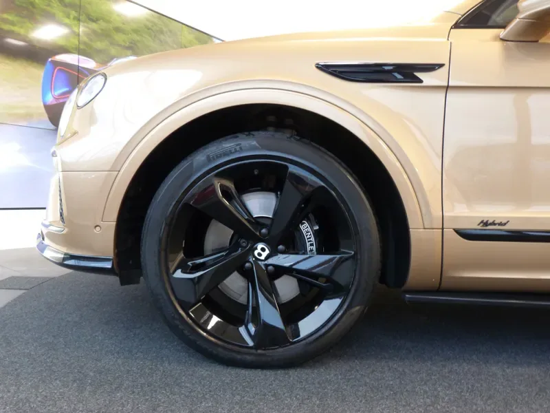 2021 Bentley Bentayga Hybrid, 4/28