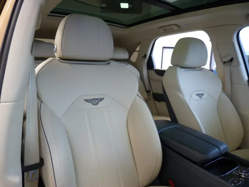 2021 Bentley Bentayga Hybrid, 14/28