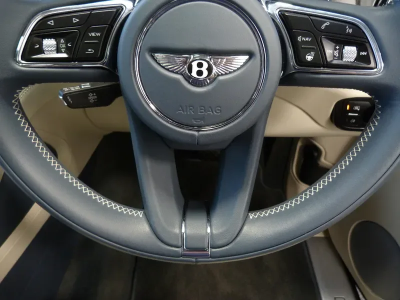 2021 Bentley Bentayga Hybrid, 27/28