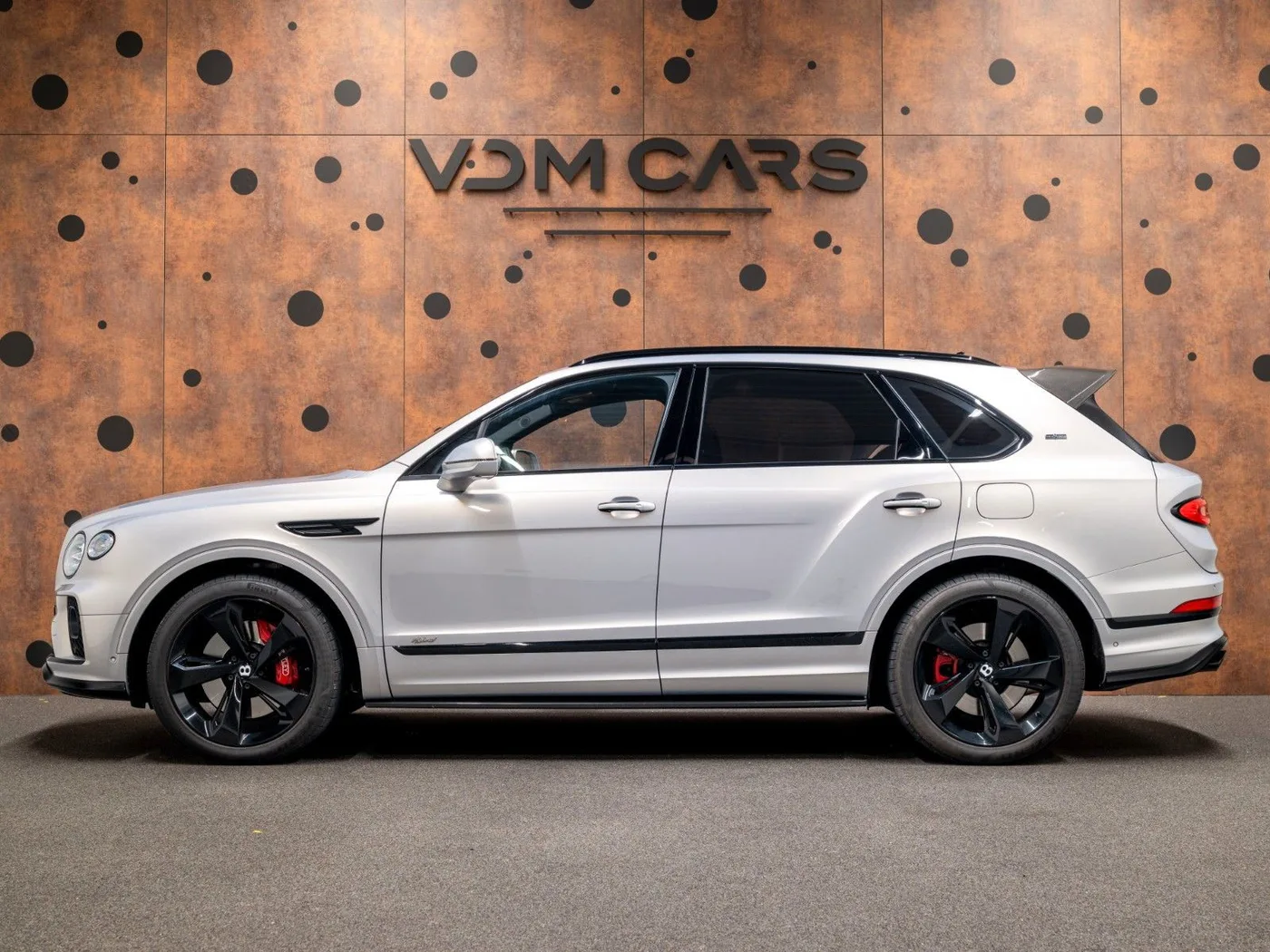 2021 Bentley Bentayga Hybrid offered by a supercar dealer in Gronau, Germany, photo 2 of 25
