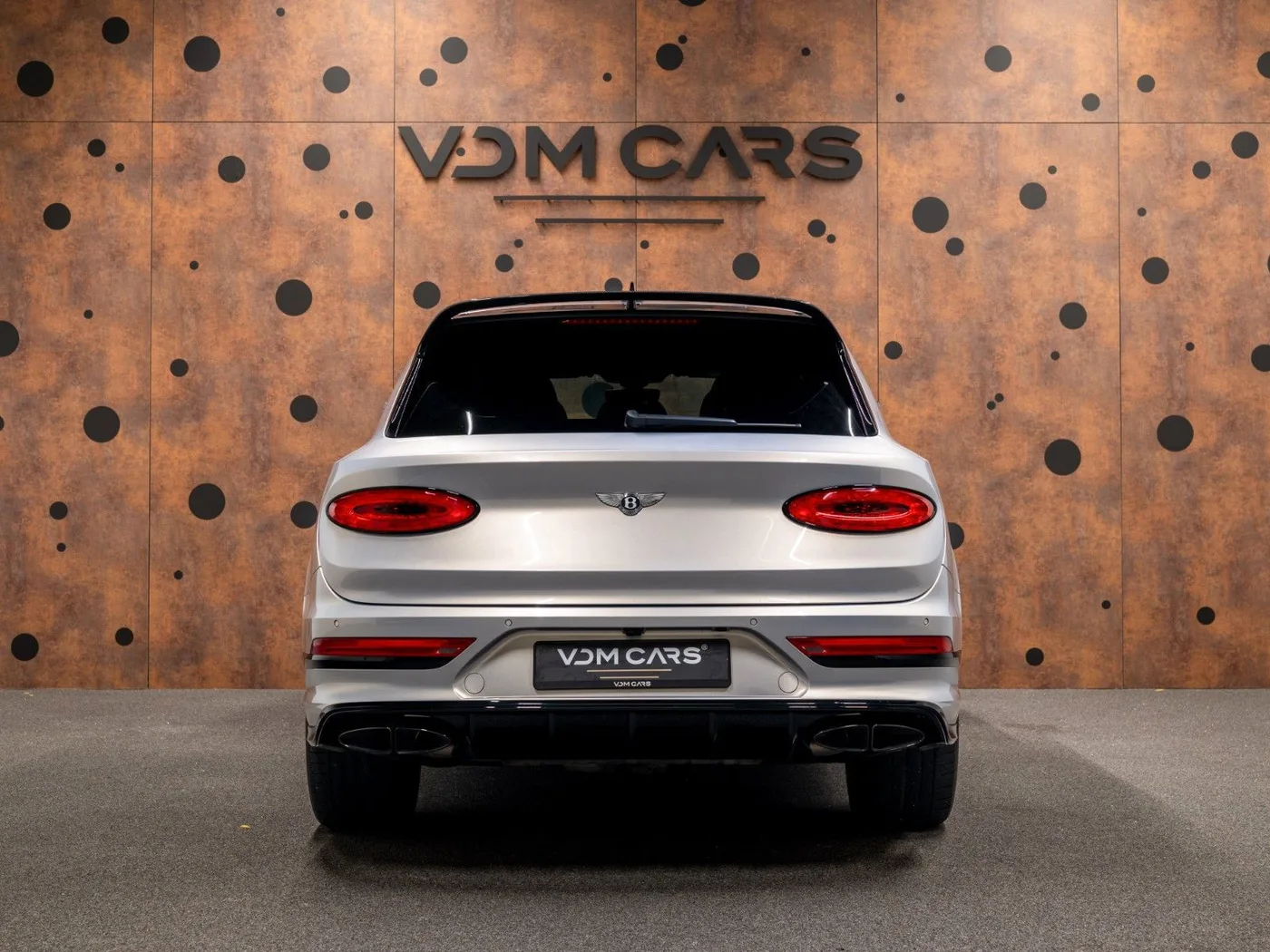 2021 Bentley Bentayga Hybrid offered by a supercar dealer in Gronau, Germany, photo 4 of 25