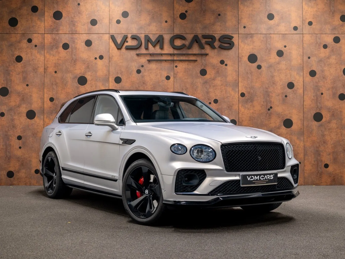 2021 Bentley Bentayga Hybrid offered by a supercar dealer in Gronau, Germany, photo 7 of 25