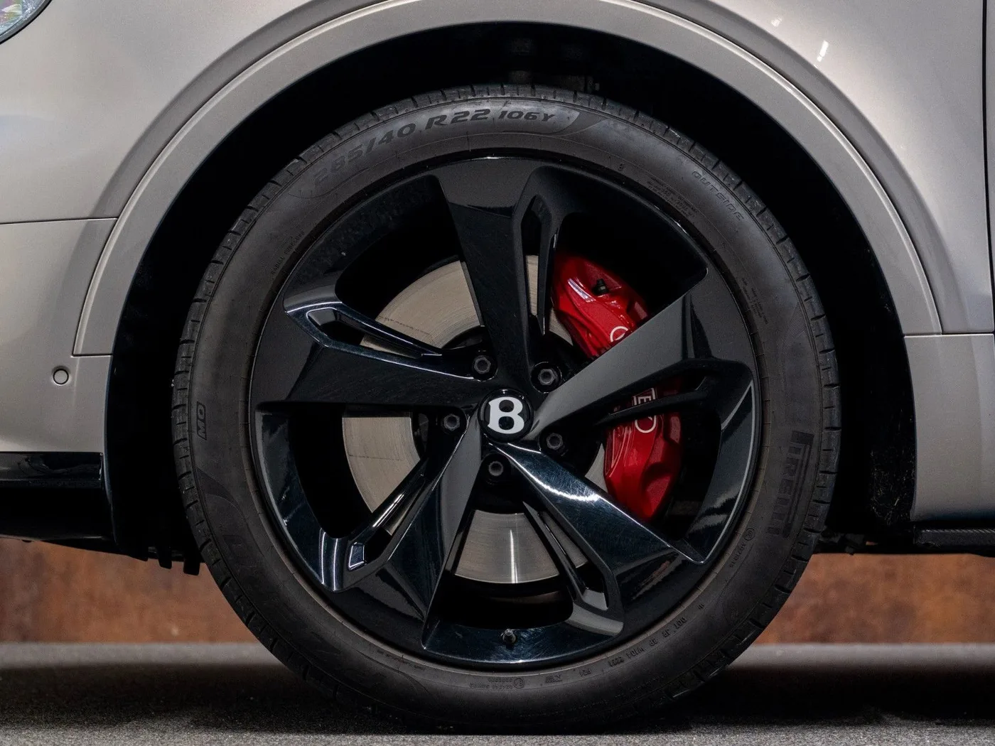 2021 Bentley Bentayga Hybrid offered by a supercar dealer in Gronau, Germany, photo 15 of 25