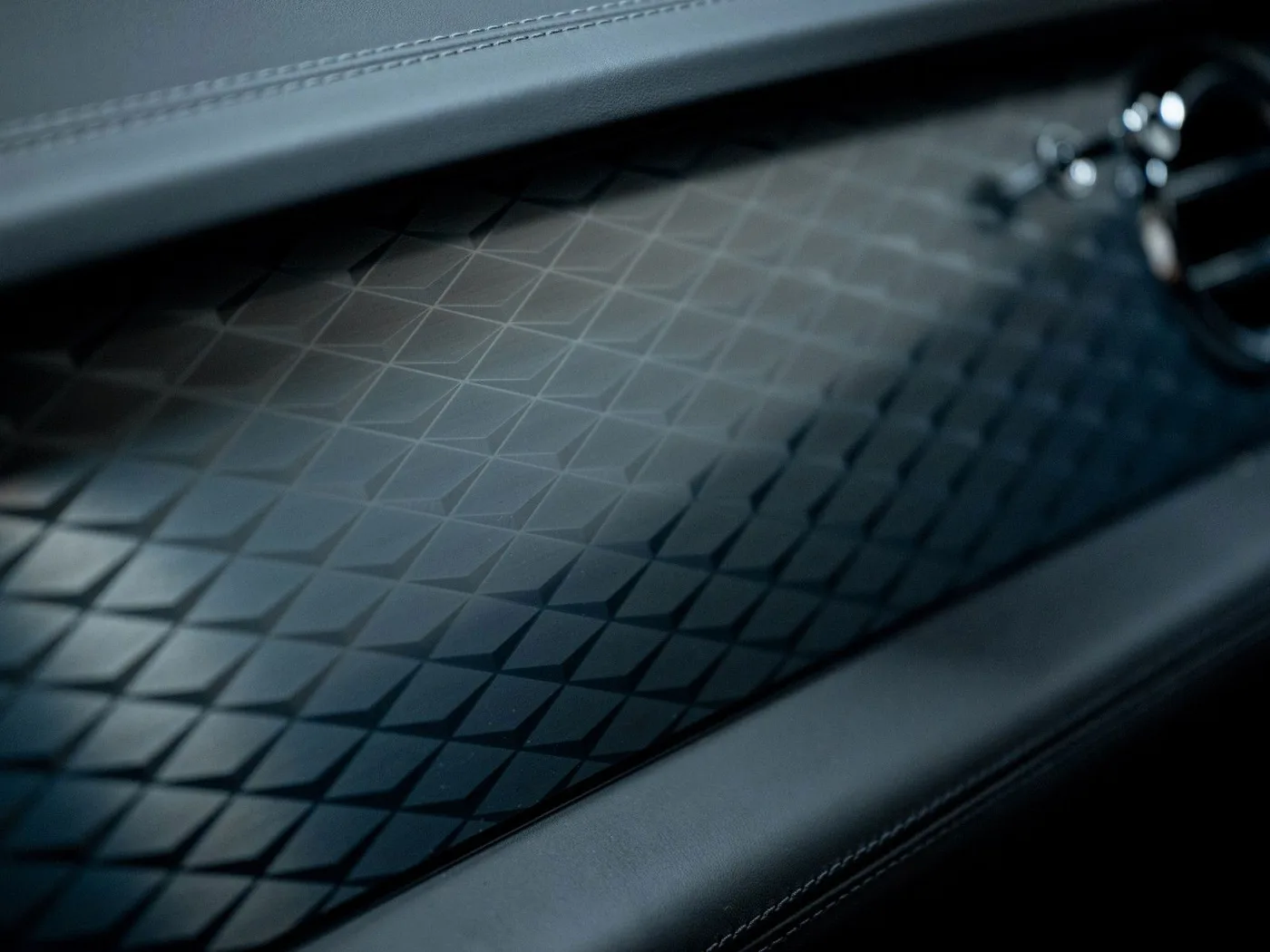 2021 Bentley Bentayga Hybrid offered by a supercar dealer in Gronau, Germany, photo 25 of 25
