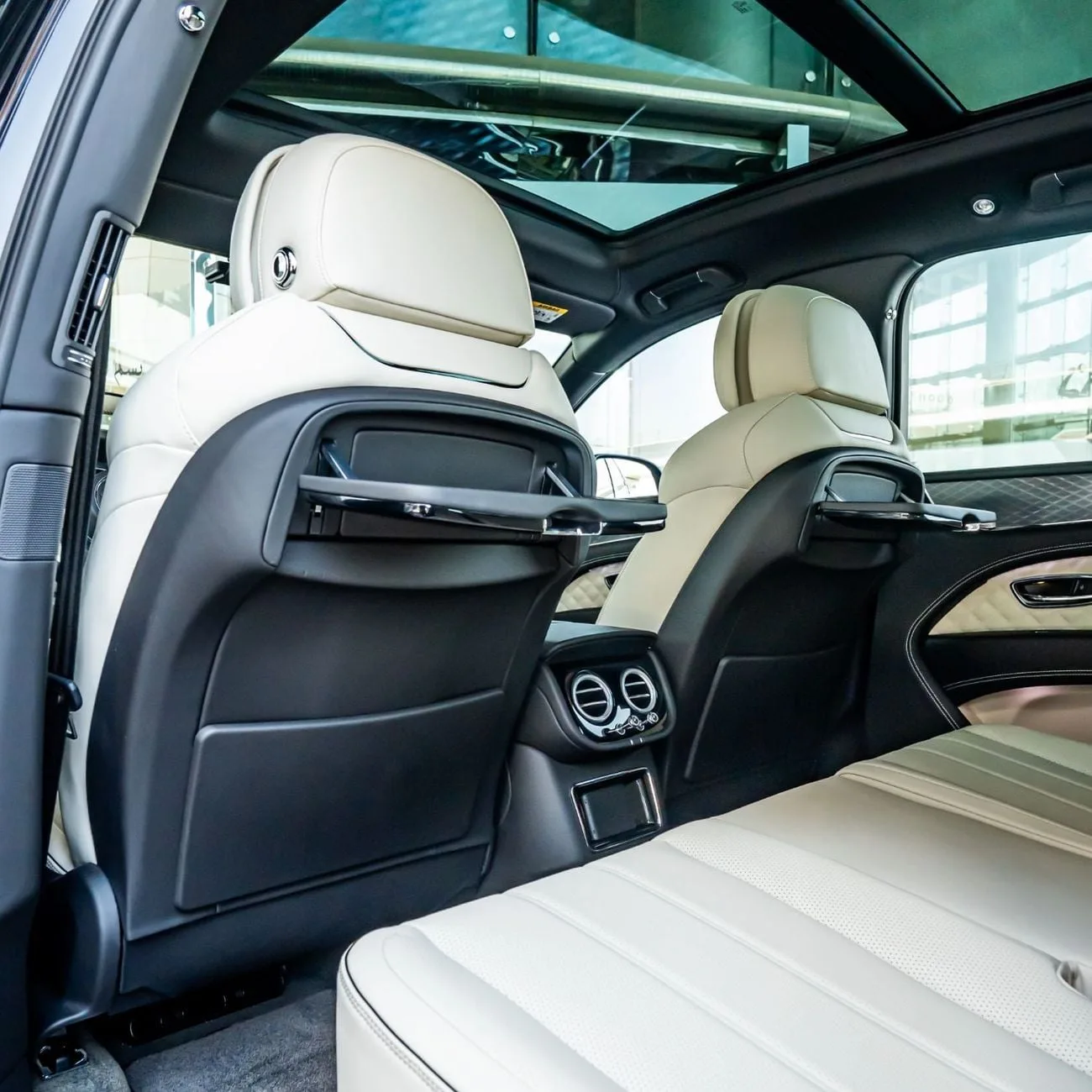 2021 Bentley Bentayga V8, 13/16