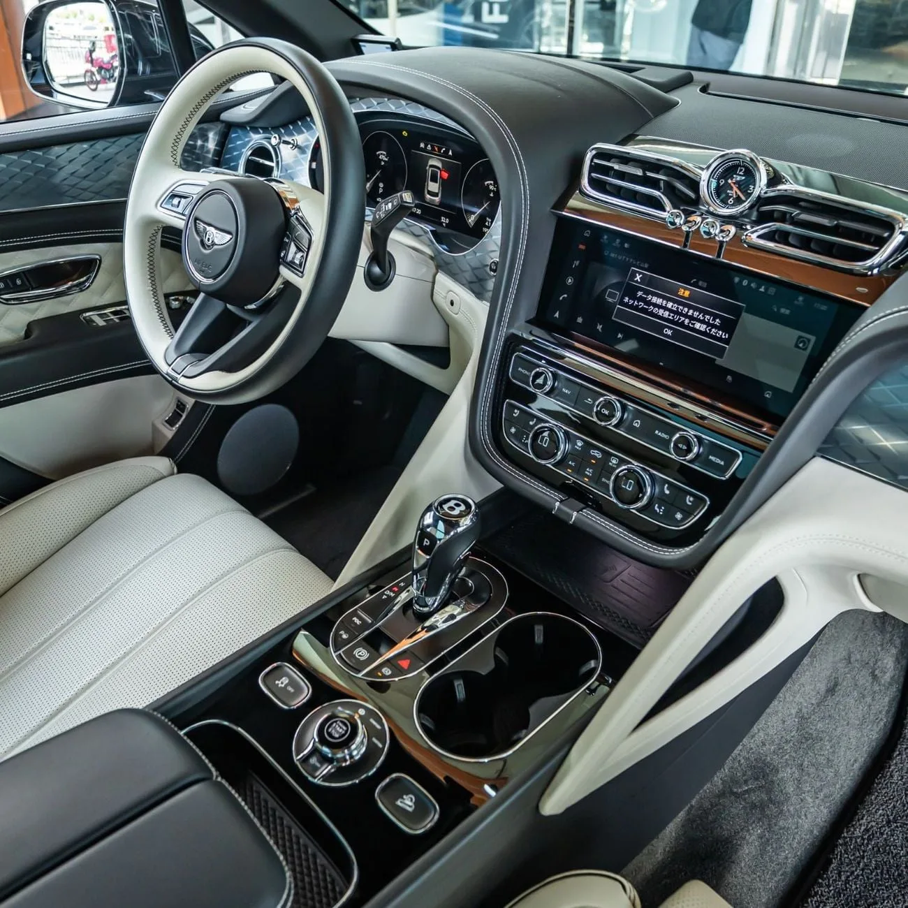 2021 Bentley Bentayga V8, 15/16