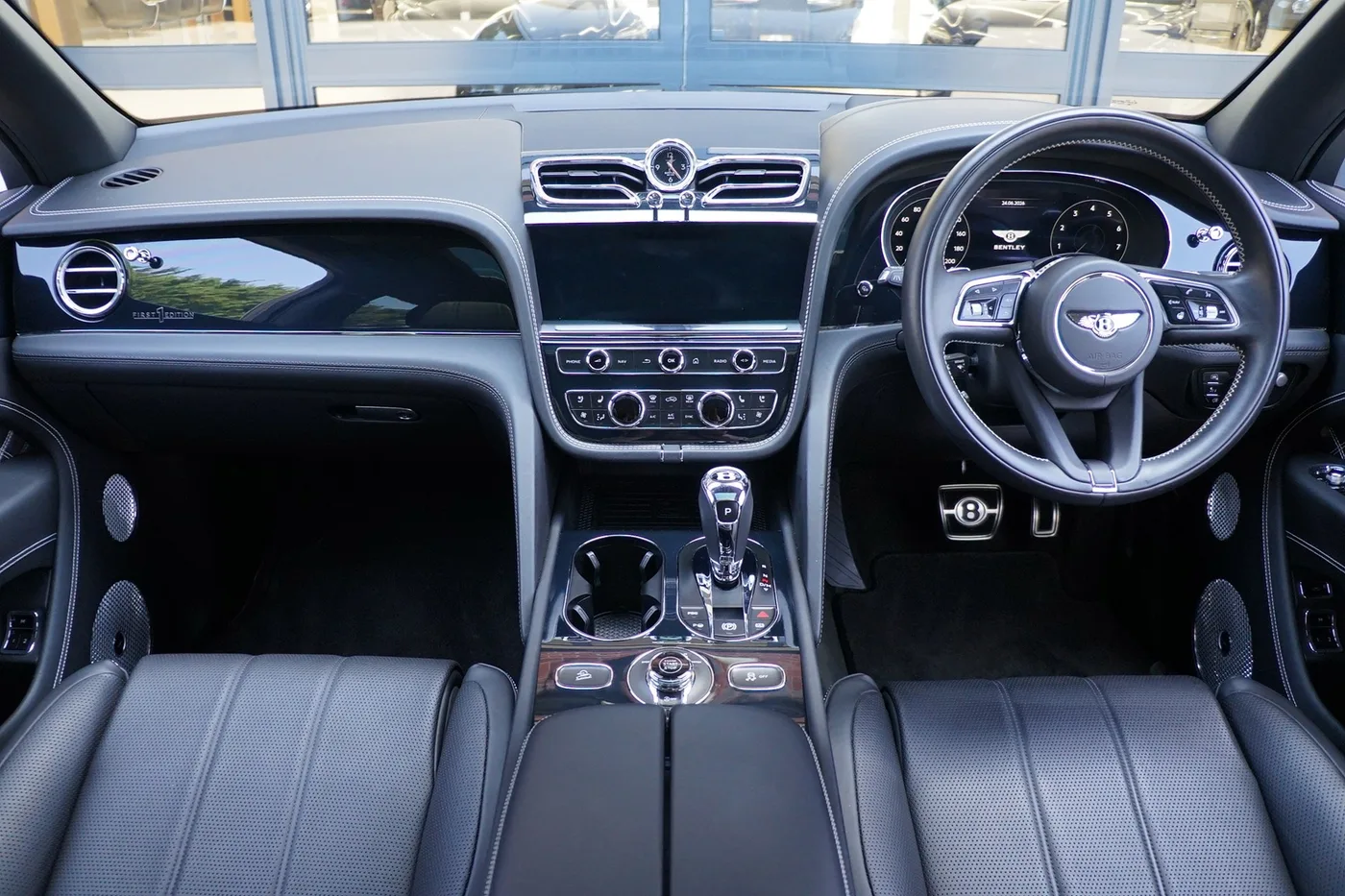 2021 Bentley Bentayga V8 angeboten von einer Vertragshändlergruppe in Ripley, Vereinigtes Königreich, Foto 4 von 25