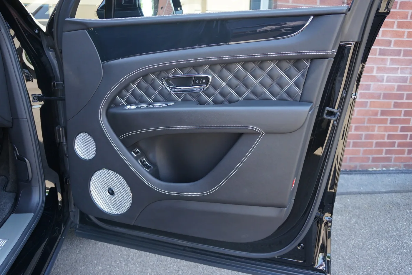 2021 Bentley Bentayga V8 angeboten von einer Vertragshändlergruppe in Ripley, Vereinigtes Königreich, Foto 10 von 25