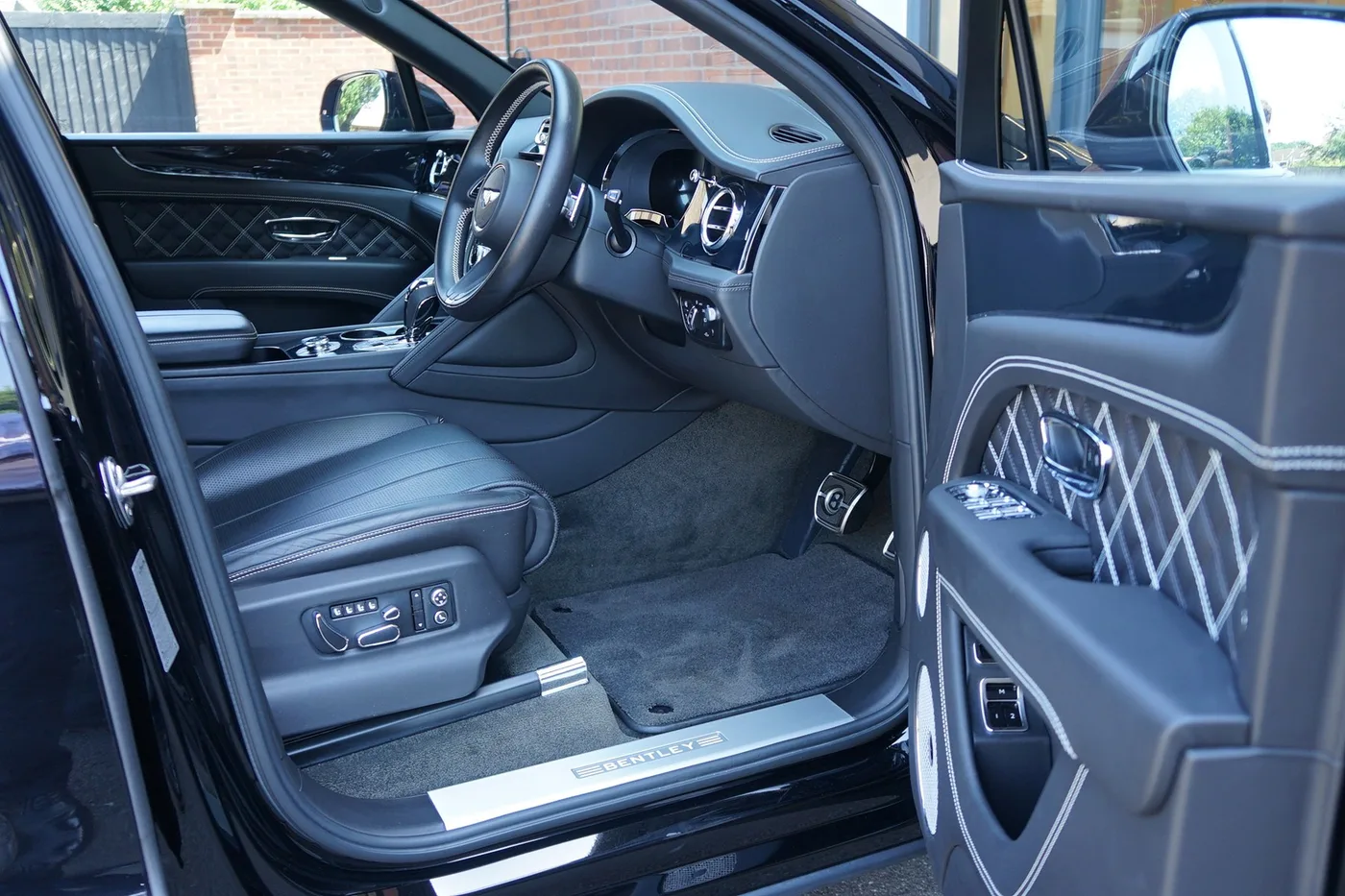 2021 Bentley Bentayga V8 angeboten von einer Vertragshändlergruppe in Ripley, Vereinigtes Königreich, Foto 23 von 25