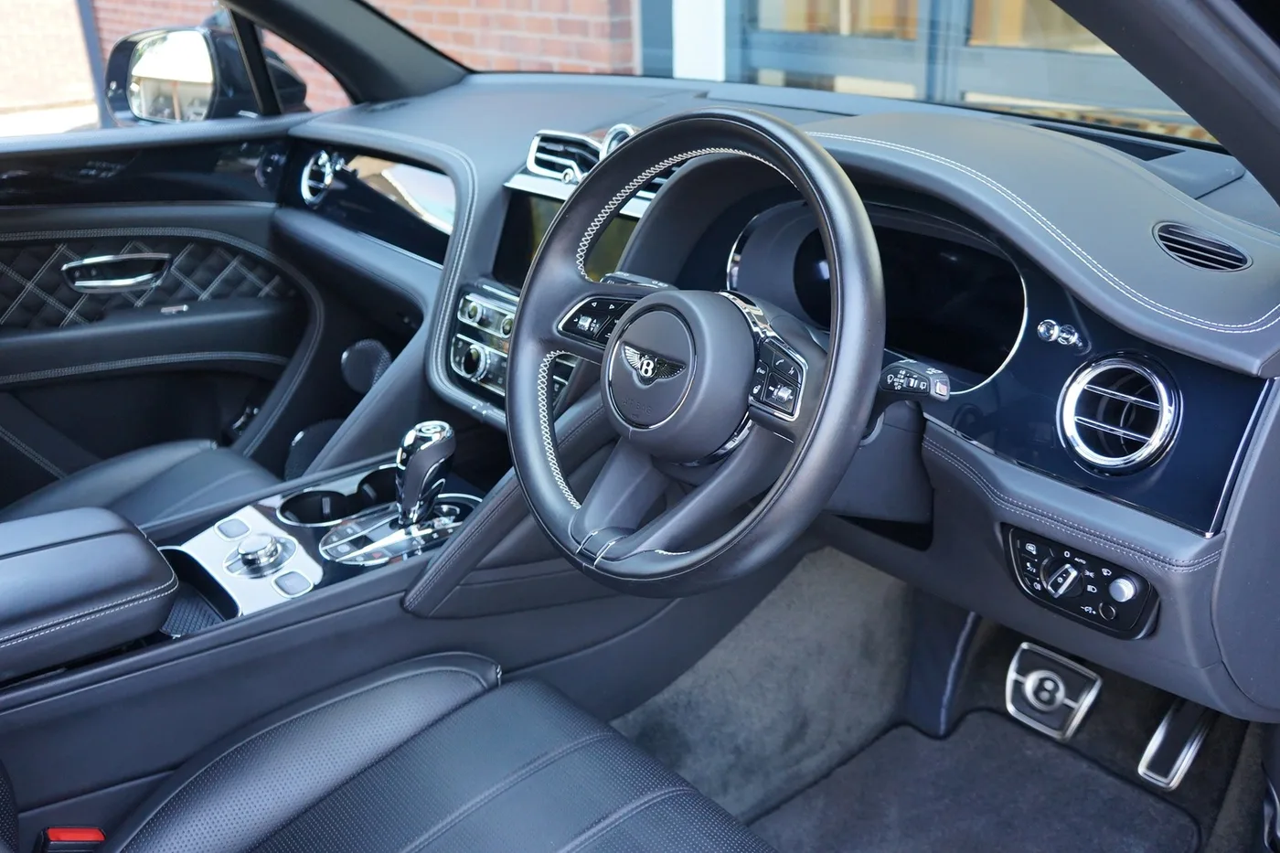 2021 Bentley Bentayga V8 angeboten von einer Vertragshändlergruppe in Ripley, Vereinigtes Königreich, Foto 24 von 25