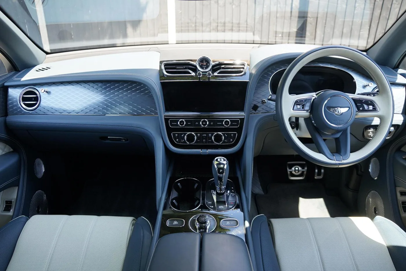 2021 Bentley Bentayga V8 angeboten von einer Vertragshändlergruppe in Ripley, Vereinigtes Königreich, Foto 4 von 25