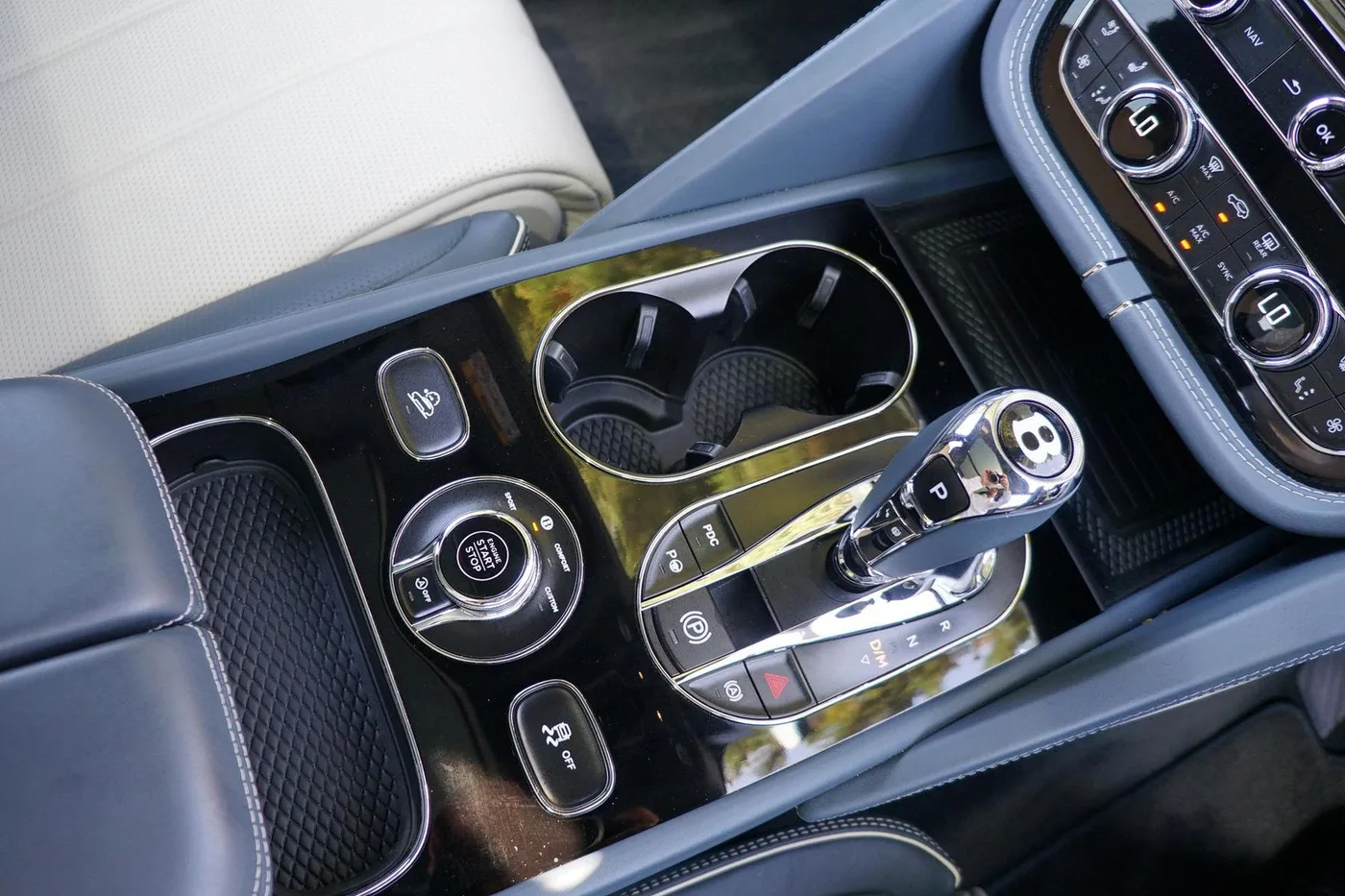 2021 Bentley Bentayga V8 angeboten von einer Vertragshändlergruppe in Ripley, Vereinigtes Königreich, Foto 10 von 25