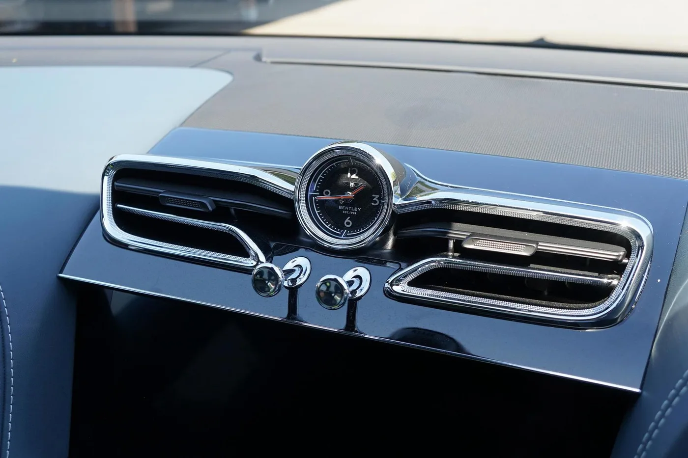 2021 Bentley Bentayga V8 angeboten von einer Vertragshändlergruppe in Ripley, Vereinigtes Königreich, Foto 12 von 25
