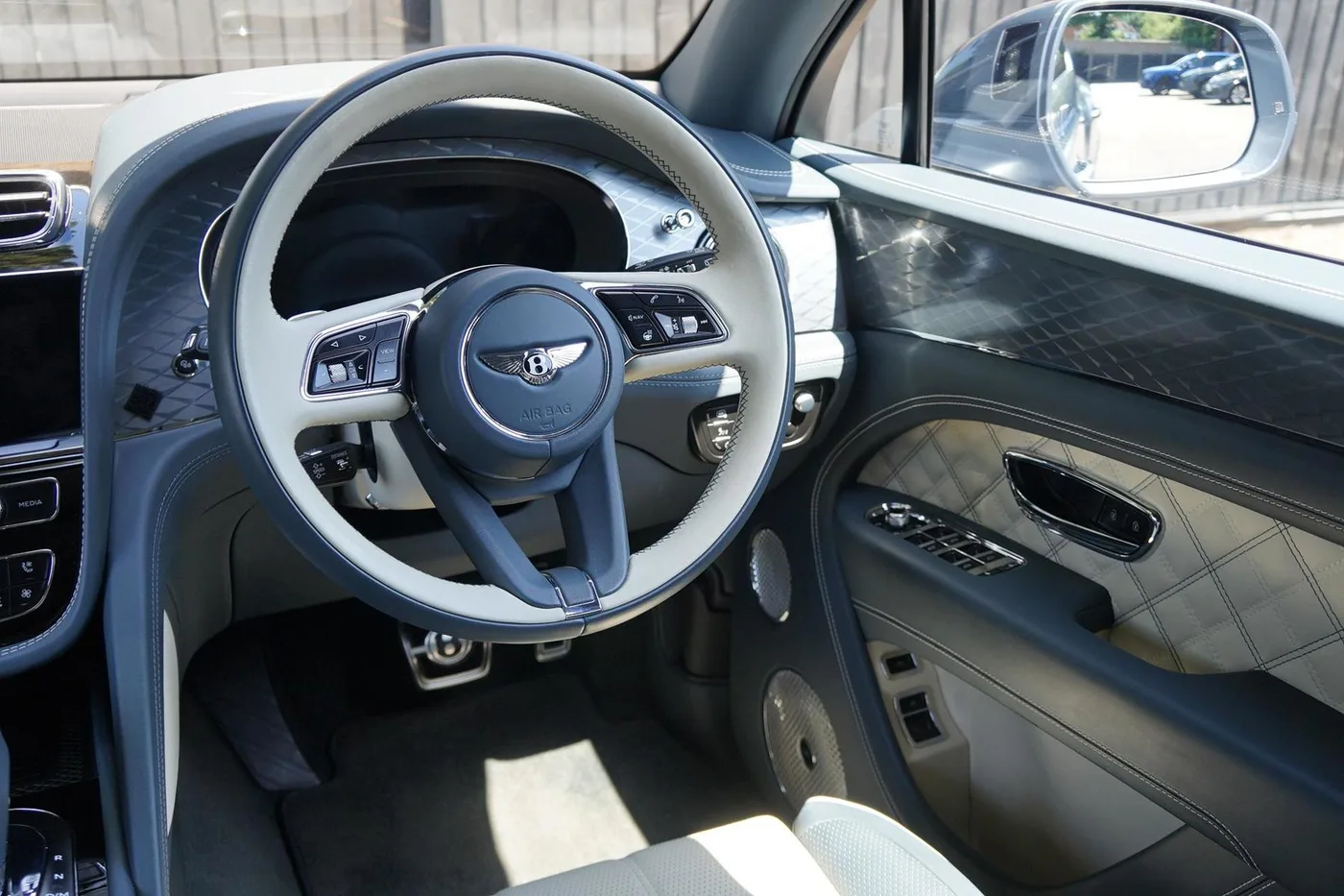 2021 Bentley Bentayga V8 angeboten von einer Vertragshändlergruppe in Ripley, Vereinigtes Königreich, Foto 15 von 25