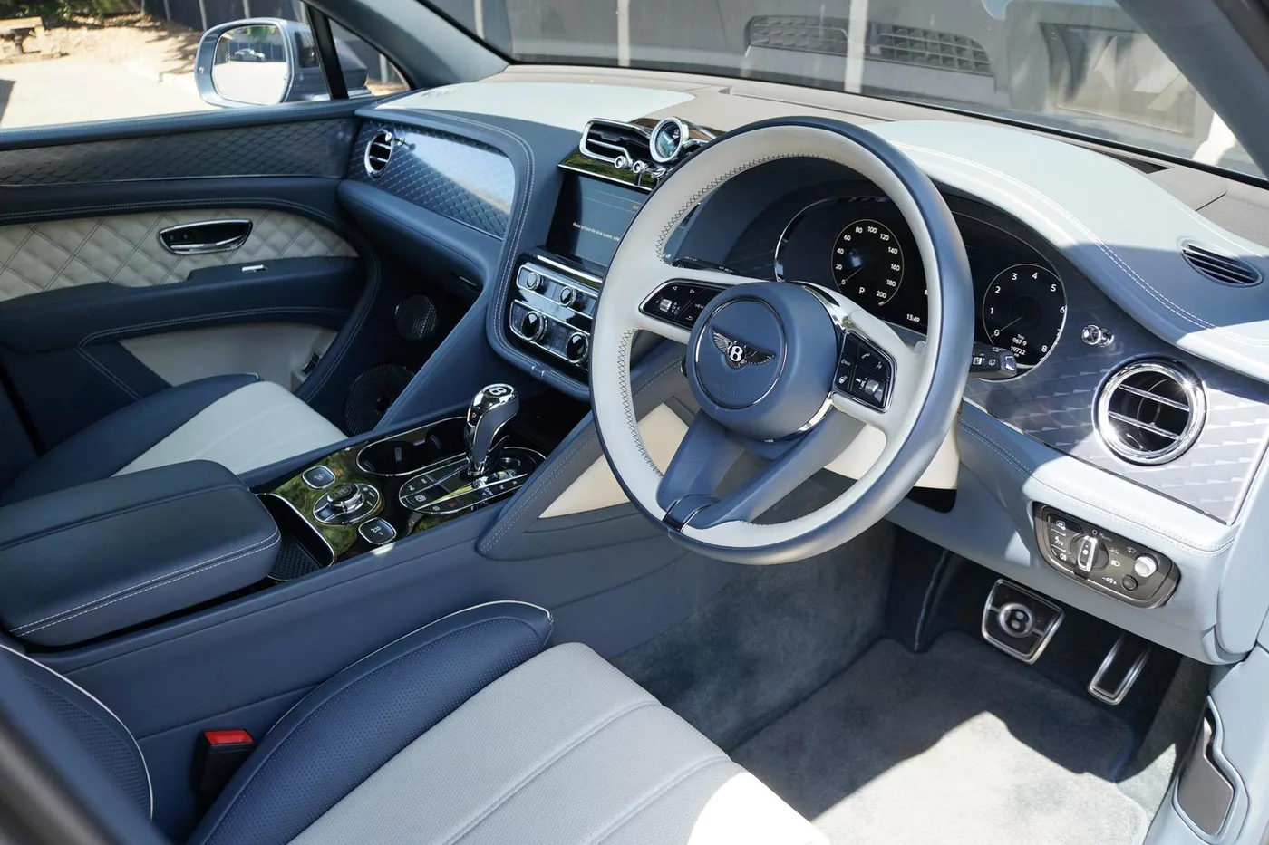 2021 Bentley Bentayga V8 angeboten von einer Vertragshändlergruppe in Ripley, Vereinigtes Königreich, Foto 17 von 25