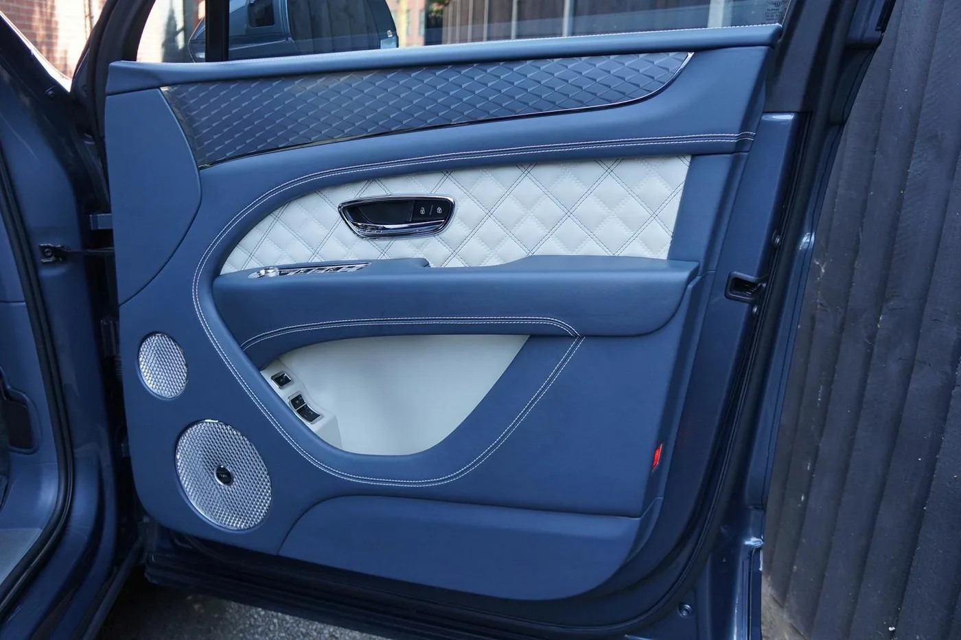2021 Bentley Bentayga V8 angeboten von einer Vertragshändlergruppe in Ripley, Vereinigtes Königreich, Foto 21 von 25