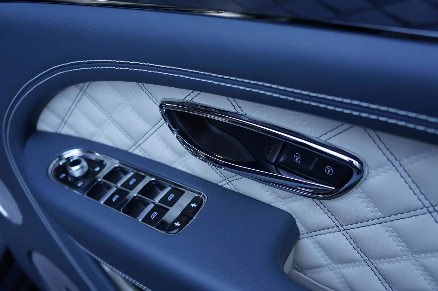 2021 Bentley Bentayga V8 angeboten von einer Vertragshändlergruppe in Ripley, Vereinigtes Königreich, Foto 22 von 25