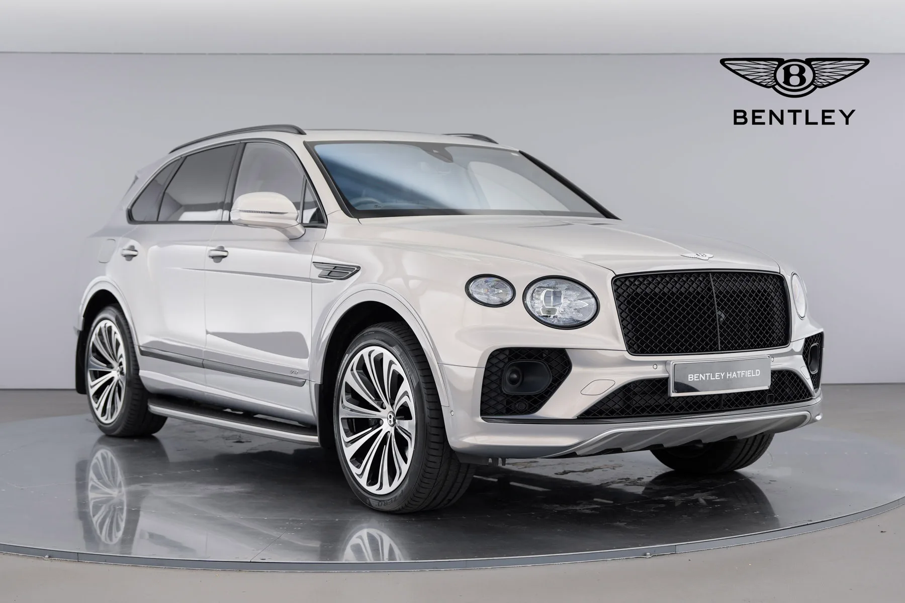 2021 Bentley Bentayga V8 angeboten von einer Vertragshändlergruppe in Hatfield, Vereinigtes Königreich, Hauptfoto