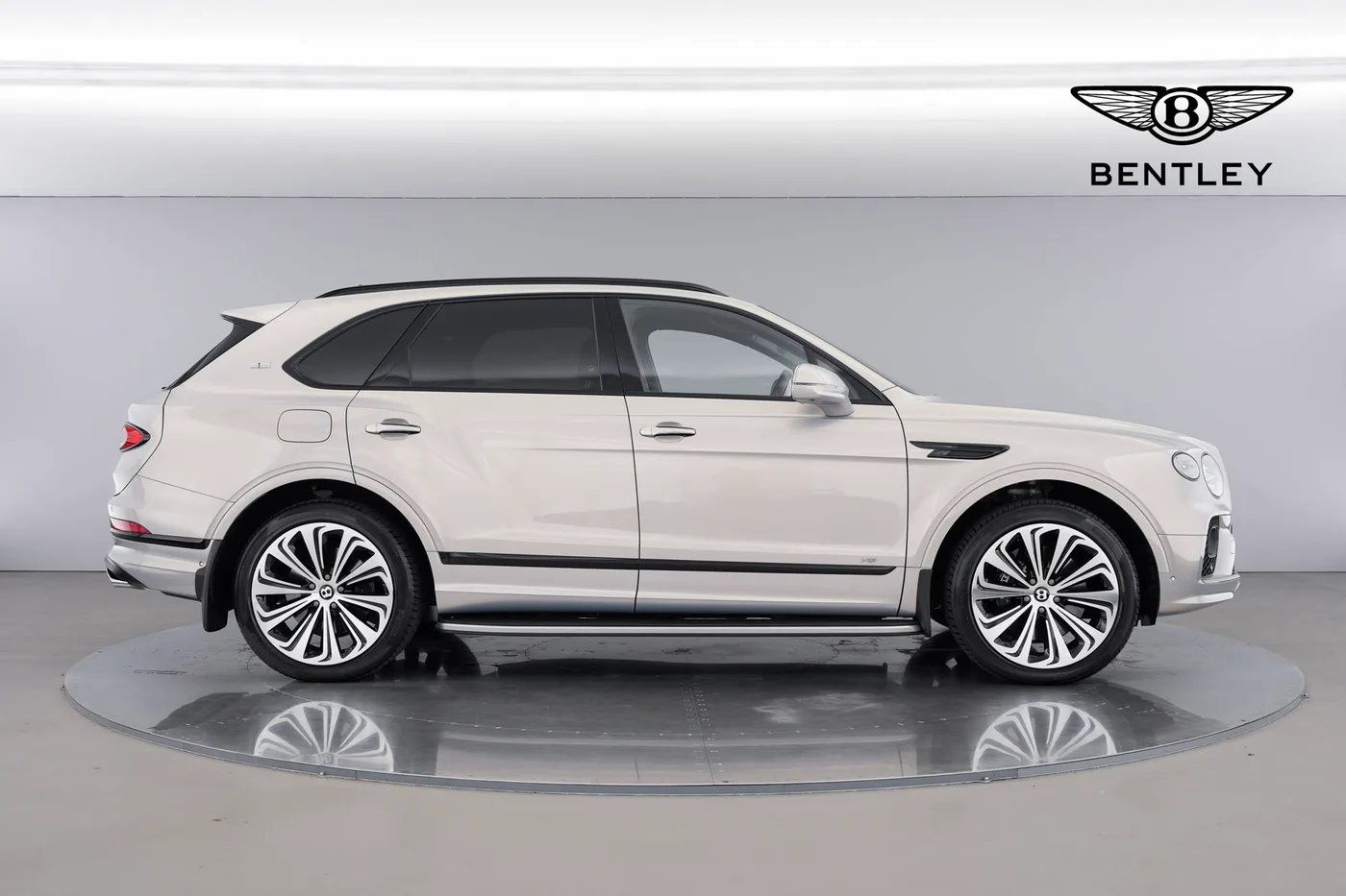 2021 Bentley Bentayga V8 angeboten von einer Vertragshändlergruppe in Hatfield, Vereinigtes Königreich, Foto 4 von 25