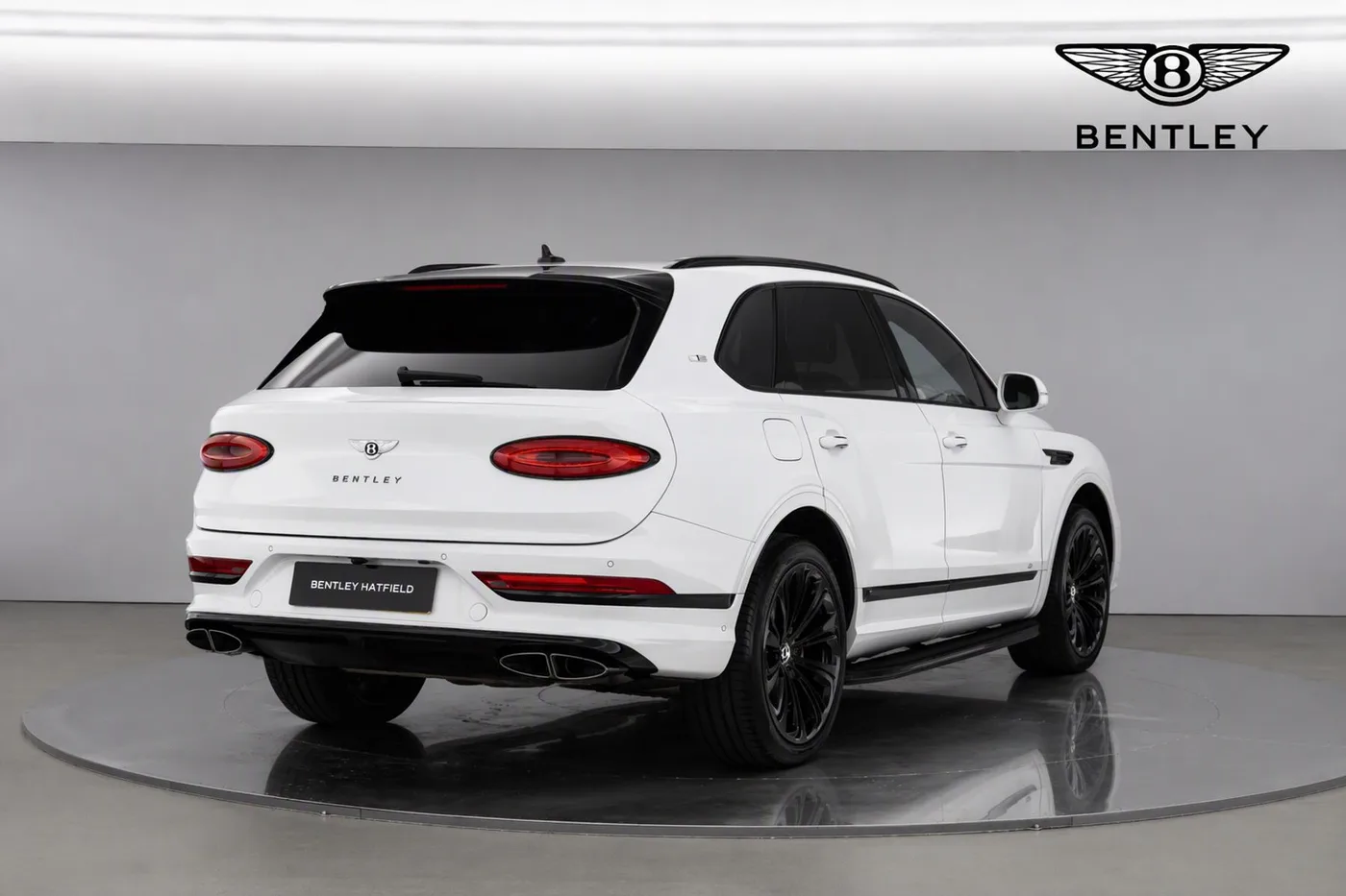 2021 Bentley Bentayga V8 offered by a franchised dealer group in Hatfield, United Kingdom, photo 4 of 25