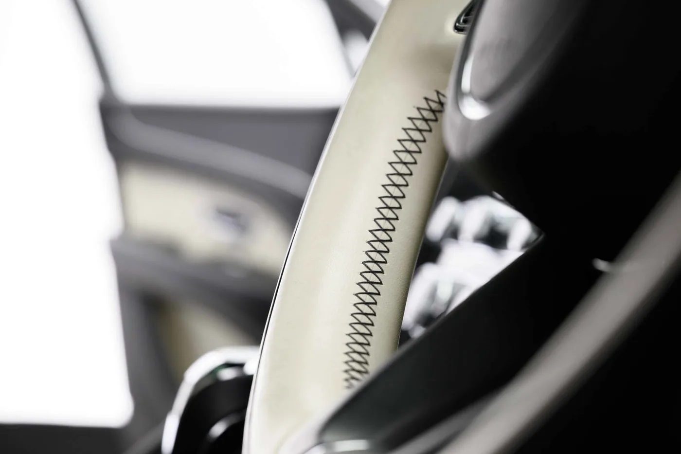 2021 Bentley Bentayga V8 offered by a franchised dealer group in Hatfield, United Kingdom, photo 19 of 25