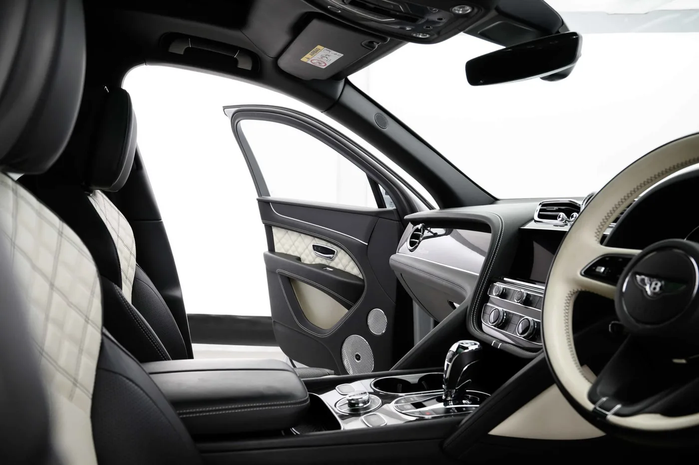 2021 Bentley Bentayga V8 offered by a franchised dealer group in Hatfield, United Kingdom, photo 22 of 25