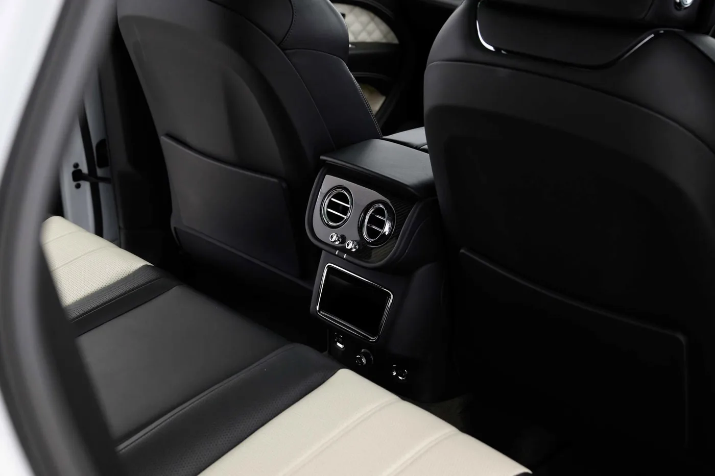 2021 Bentley Bentayga V8 offered by a franchised dealer group in Hatfield, United Kingdom, photo 25 of 25