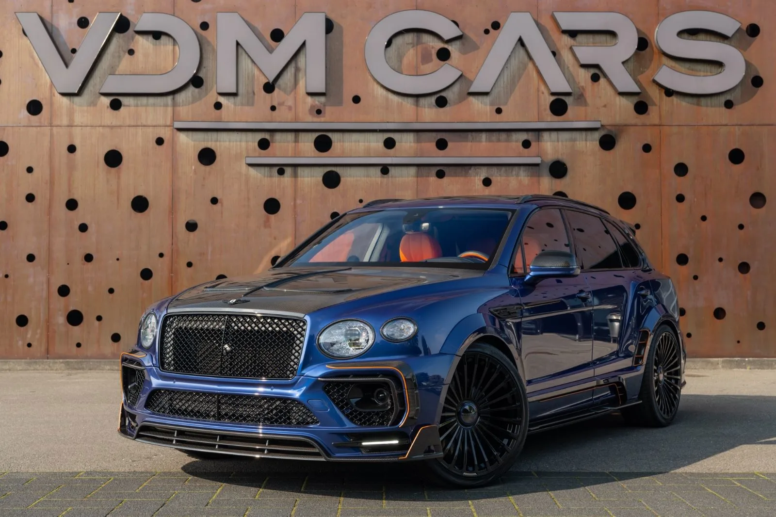 2021 Bentley Bentayga V8 offered by a supercar dealer in Gronau, Germany, main photo