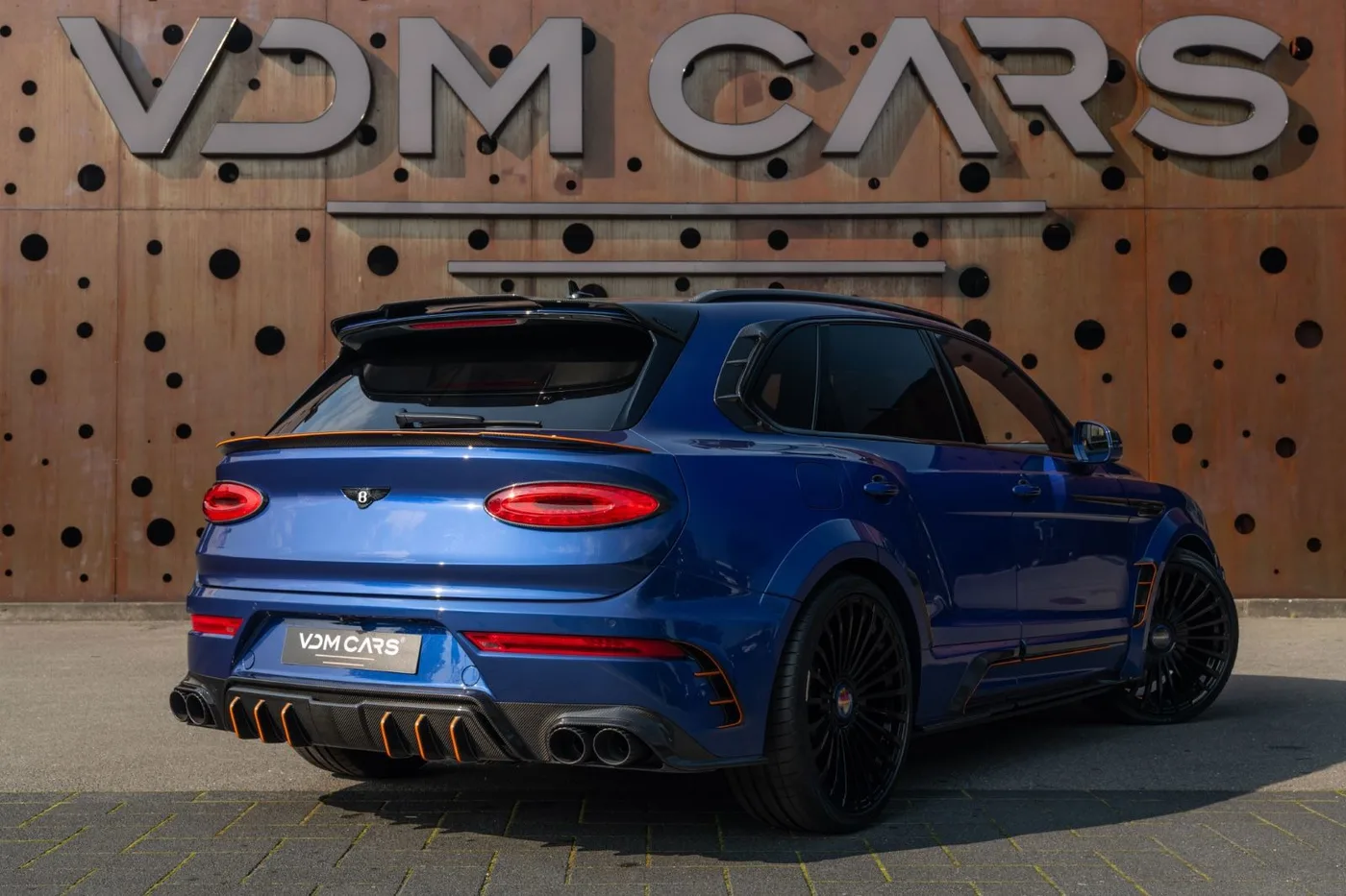 2021 Bentley Bentayga V8 offered by a supercar dealer in Gronau, Germany, photo 4 of 25