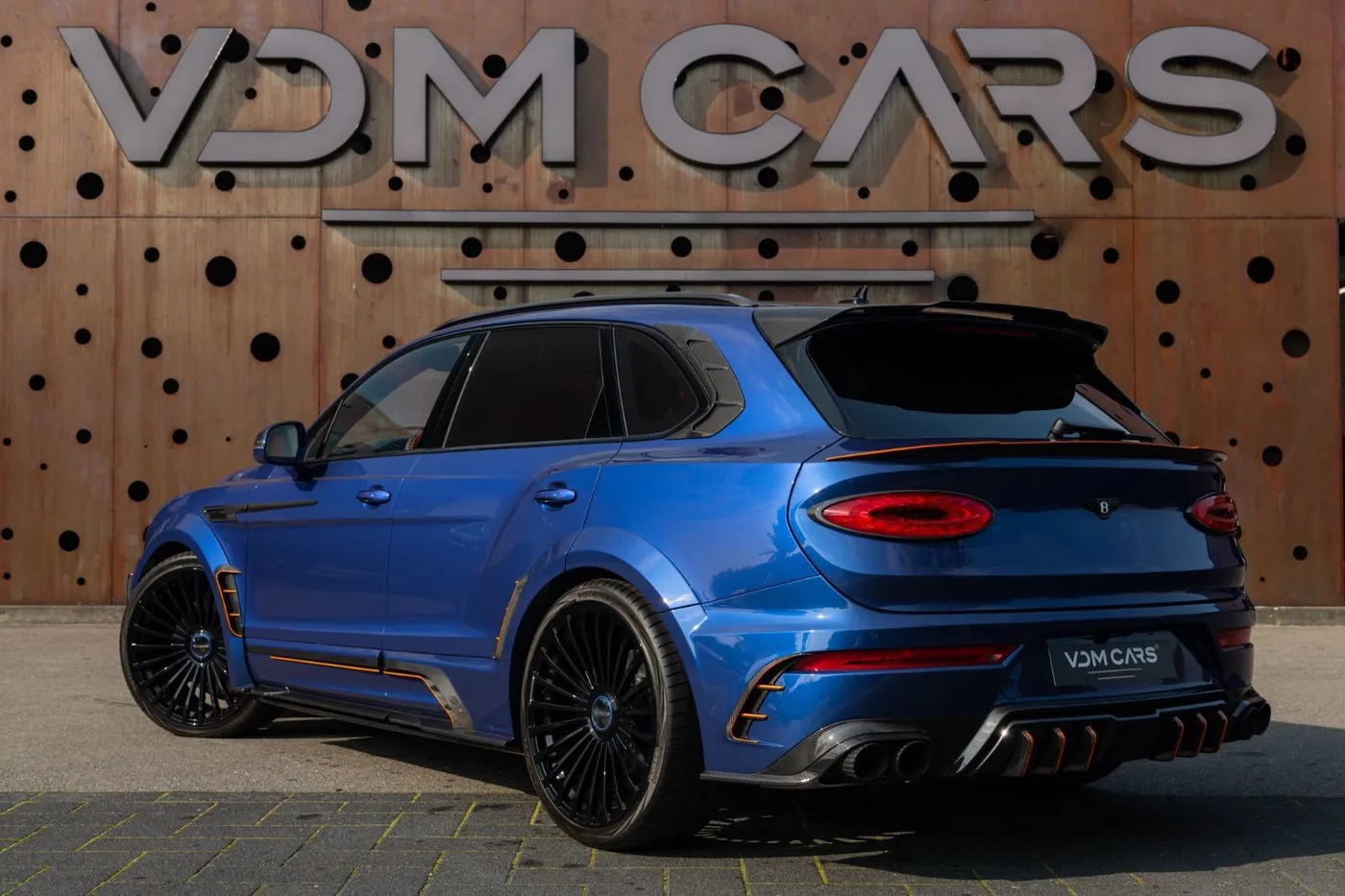 2021 Bentley Bentayga V8 offered by a supercar dealer in Gronau, Germany, photo 6 of 25