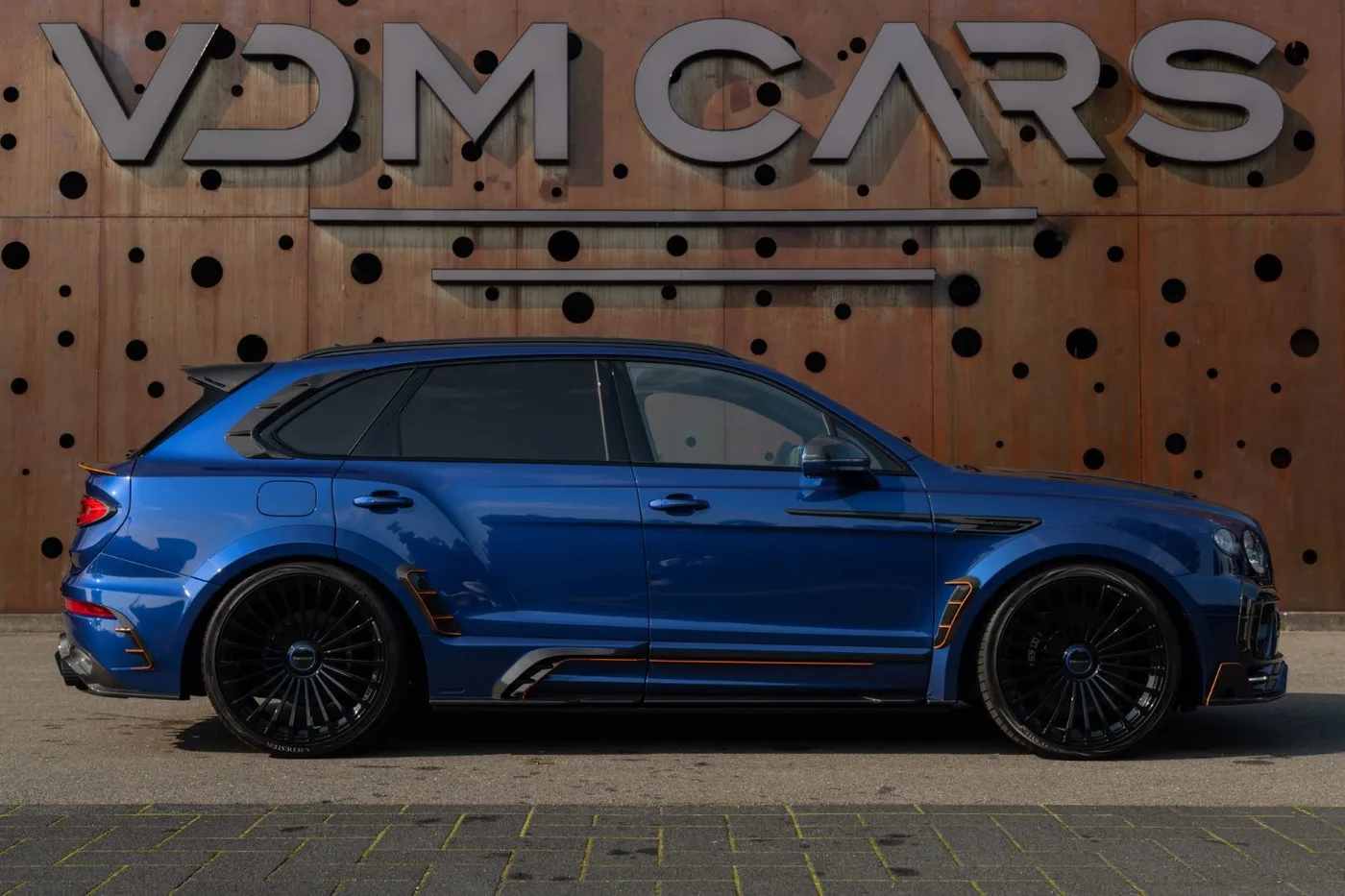 2021 Bentley Bentayga V8 offered by a supercar dealer in Gronau, Germany, photo 8 of 25