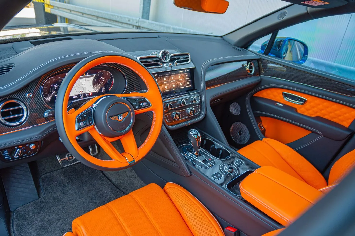 2021 Bentley Bentayga V8 offered by a supercar dealer in Gronau, Germany, photo 16 of 25