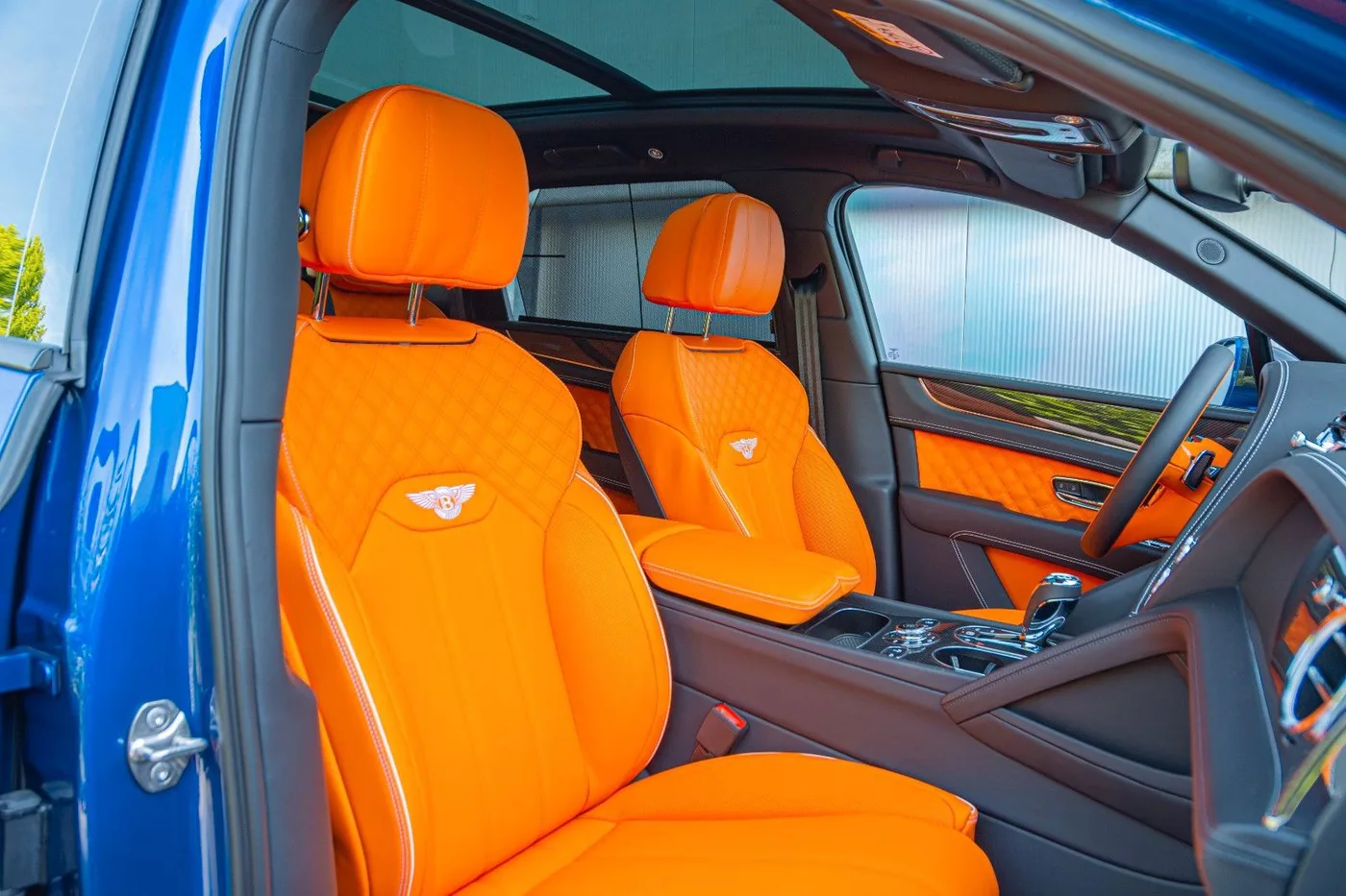 2021 Bentley Bentayga V8 offered by a supercar dealer in Gronau, Germany, photo 24 of 25